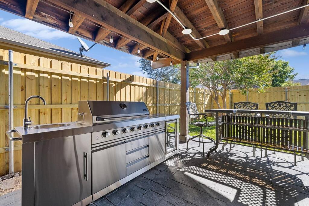 Frisco Chillout Home with Outdoor Kitchen