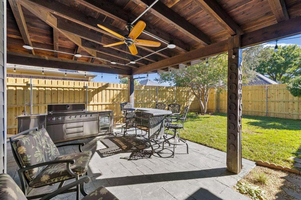 Frisco Chillout Home with Outdoor Kitchen