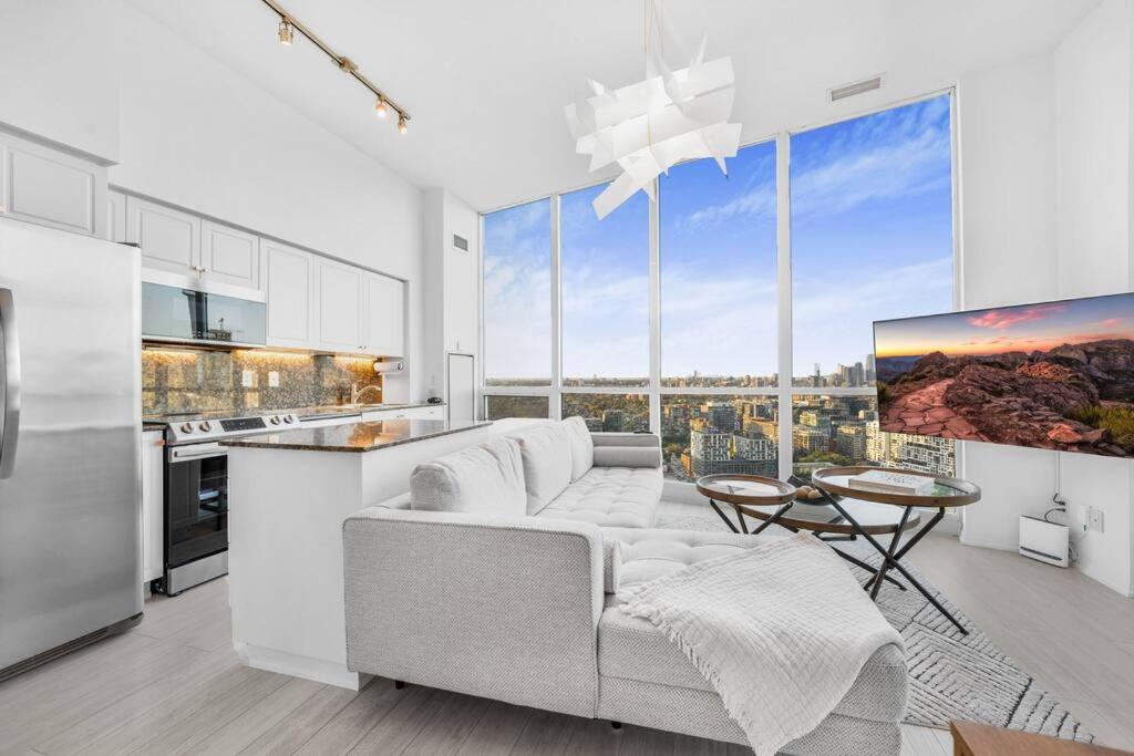 Penthouse Corner Suite with Panoramic 12 FT Windows
