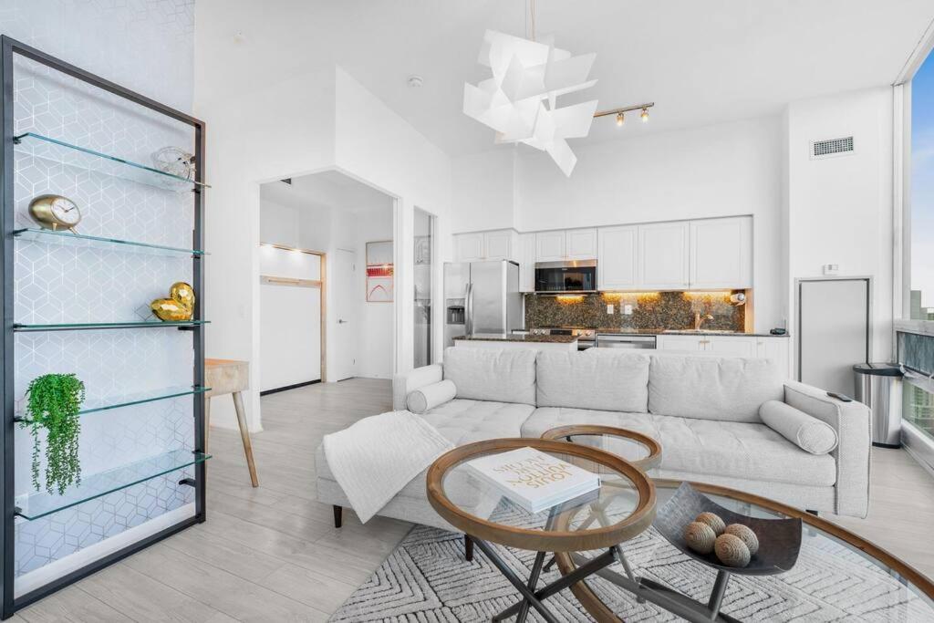 Penthouse Corner Suite with Panoramic 12 FT Windows
