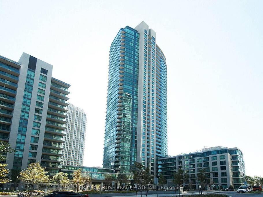 Penthouse Corner Suite with Panoramic 12 FT Windows