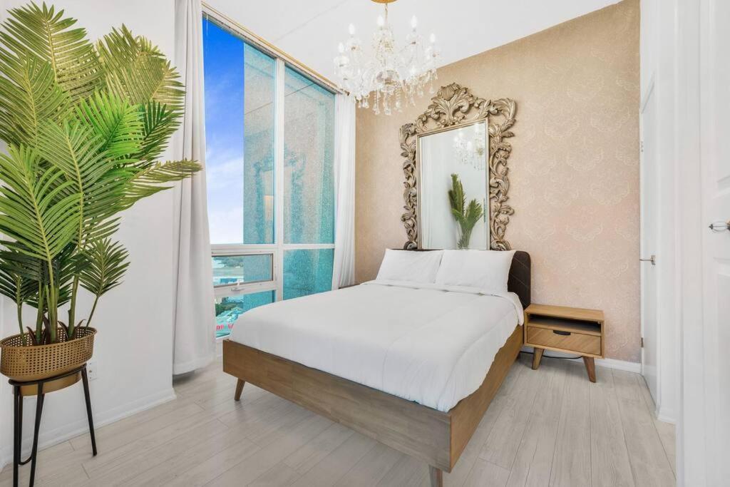 Penthouse Corner Suite with Panoramic 12 FT Windows