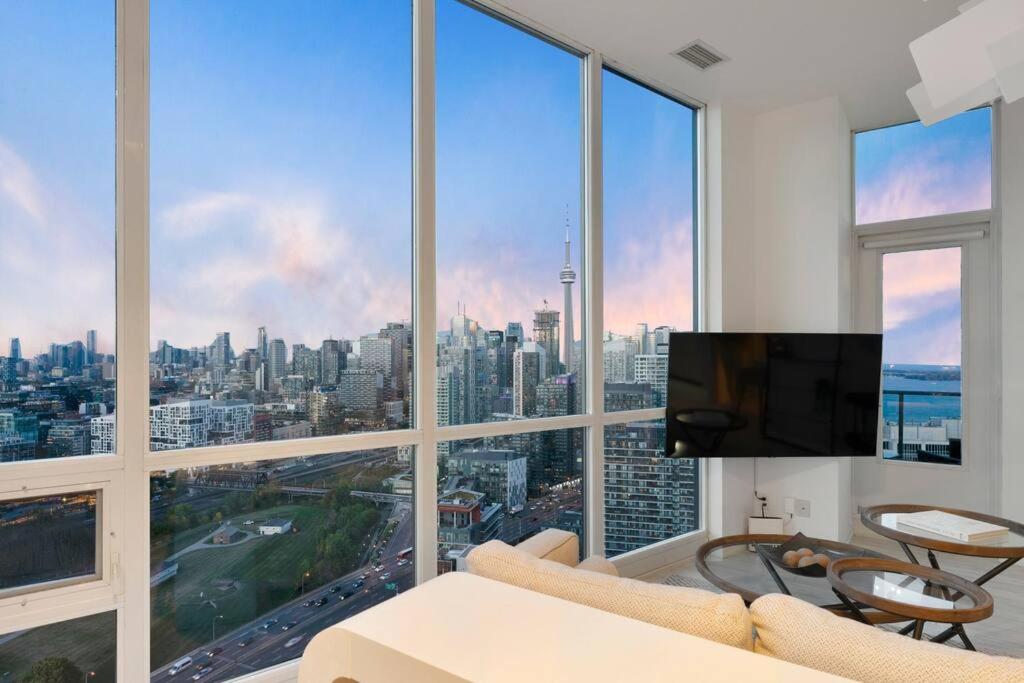Penthouse Corner Suite with Panoramic 12 FT Windows