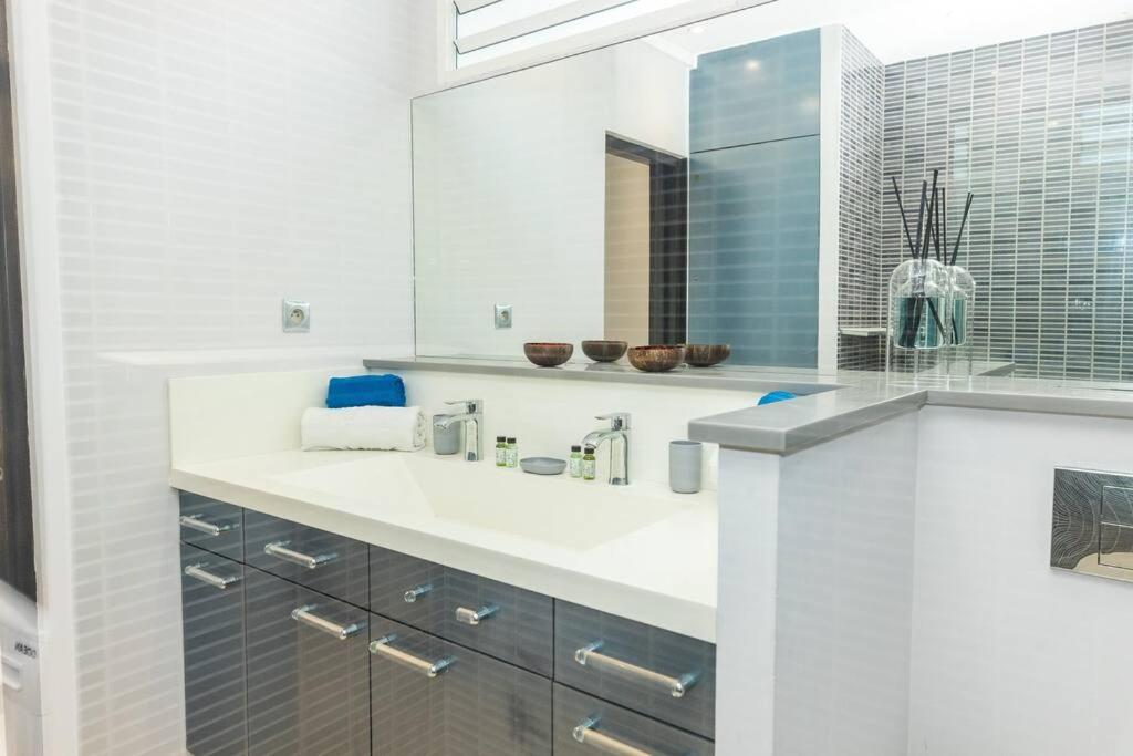 Luxury Sea View Apartment Mont Vernon view 2