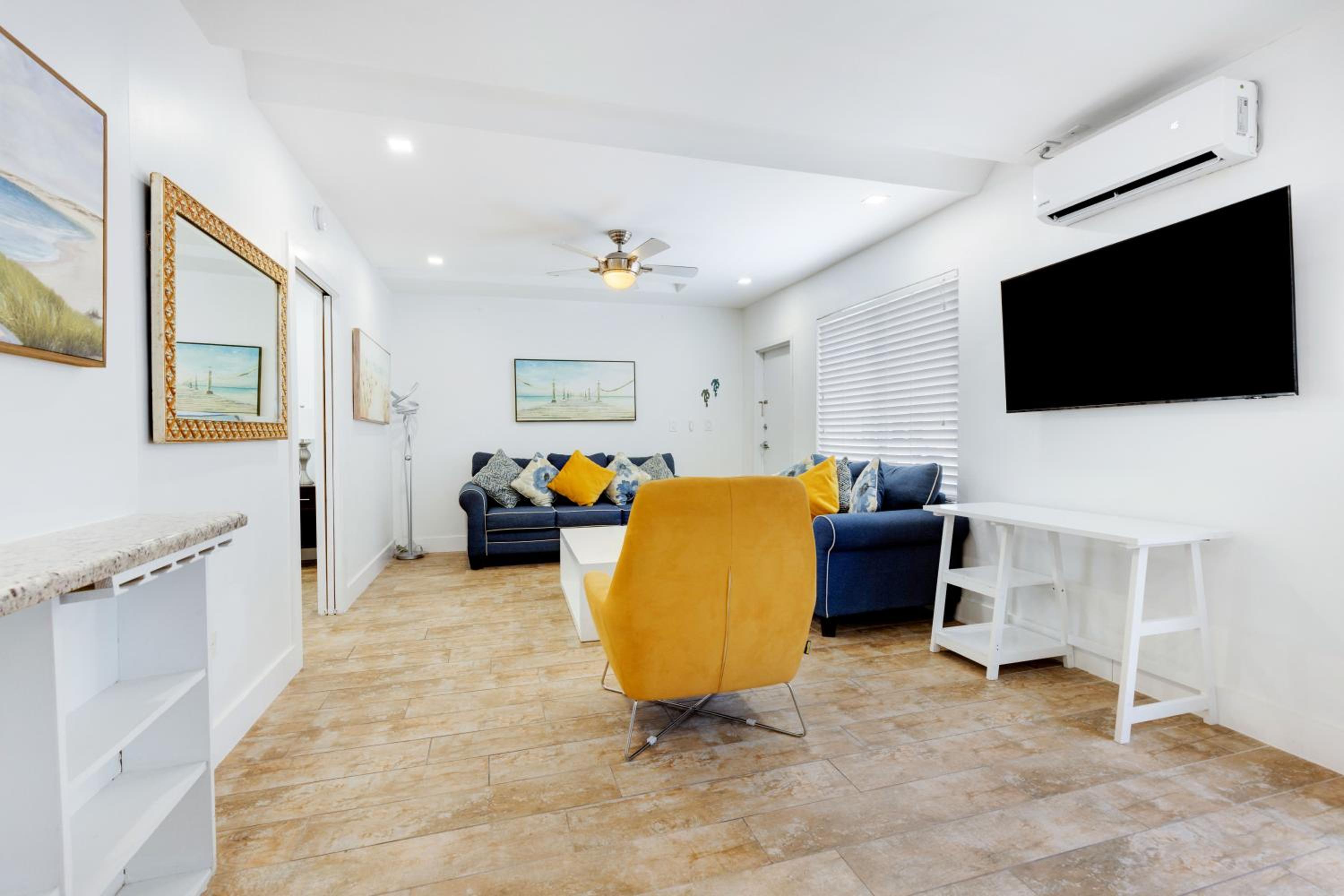 ULTRA chic apartment steps from the beach view 5