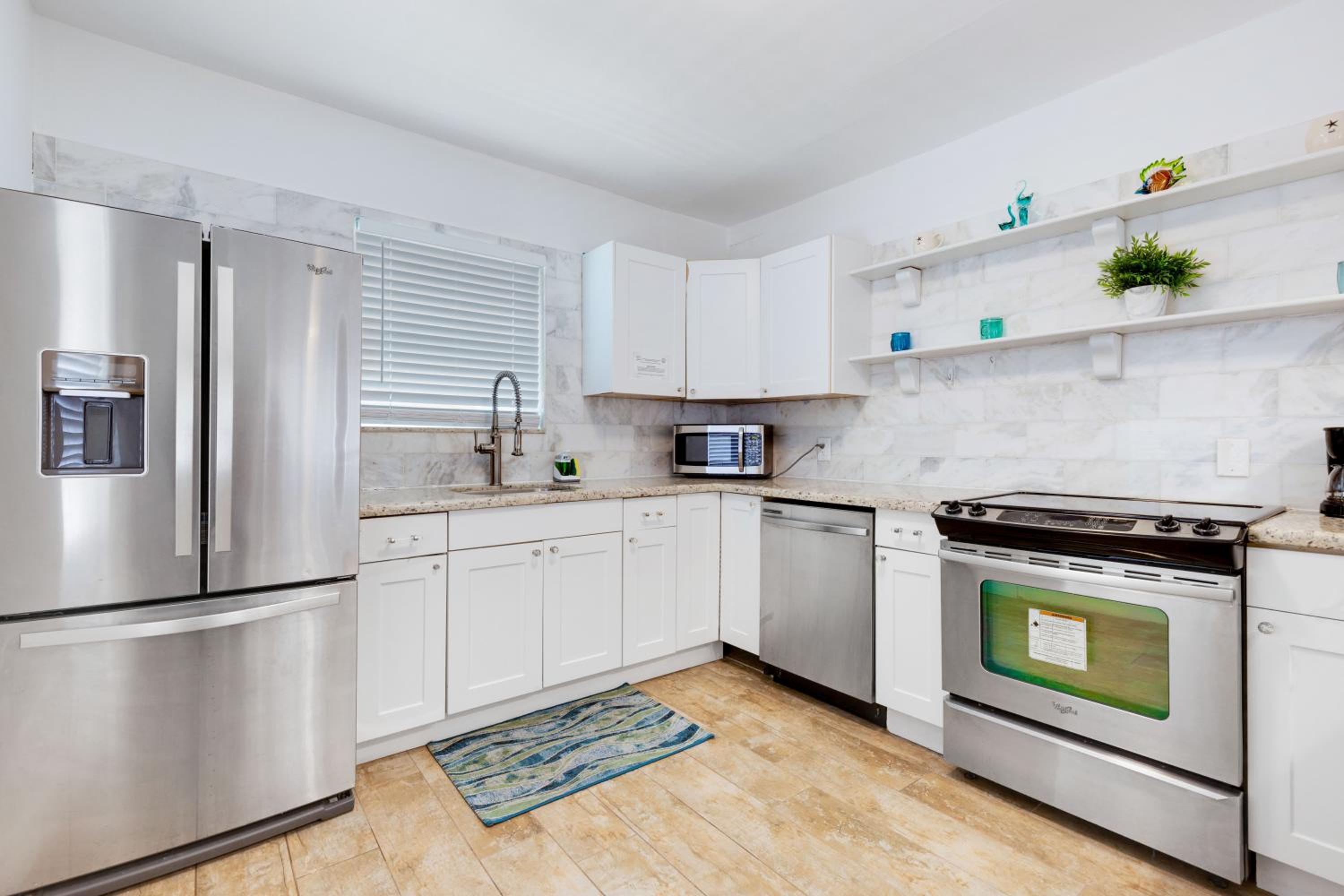ULTRA chic apartment steps from the beach view 4