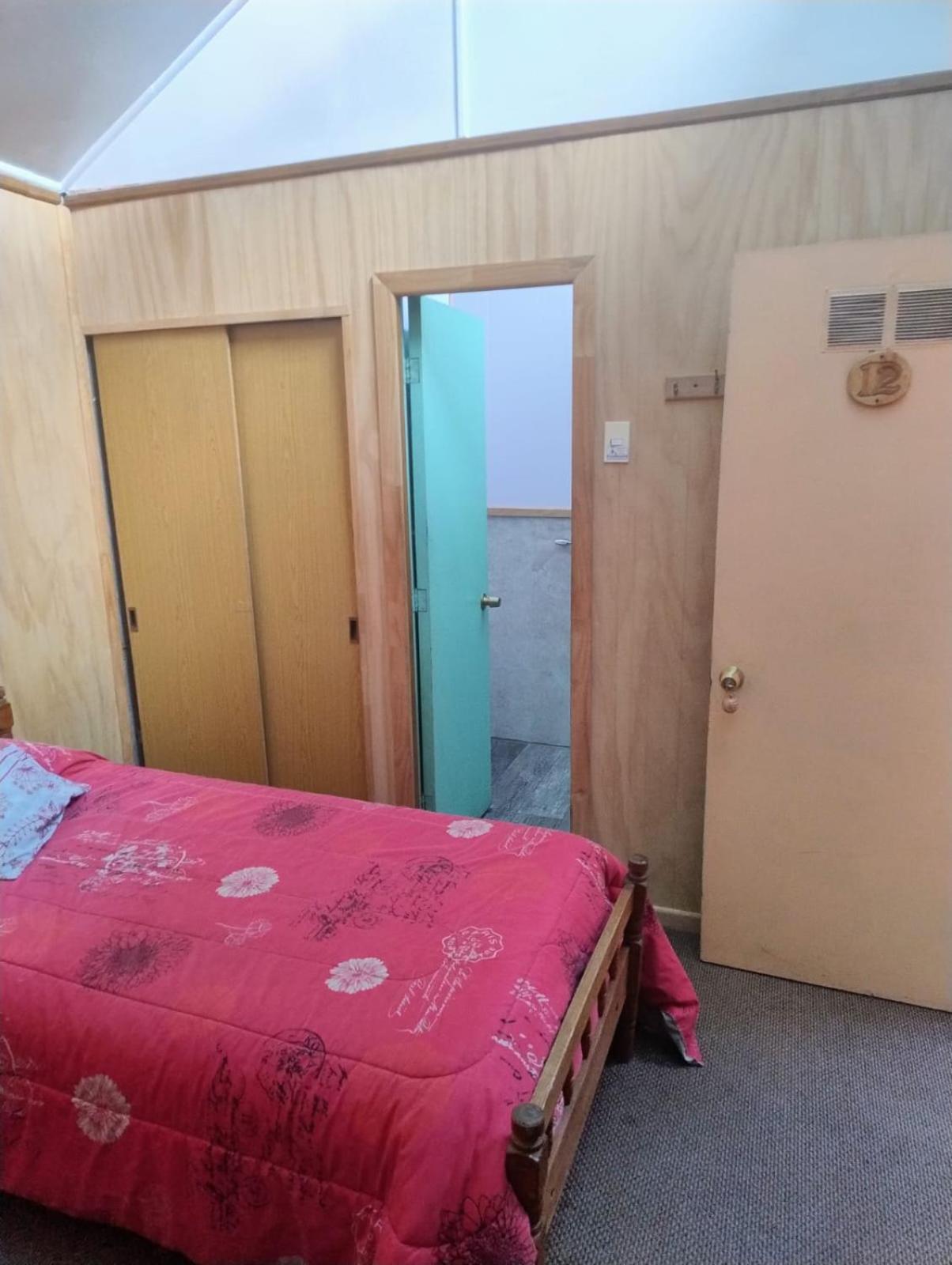 Hostal y Residencial El Mundial