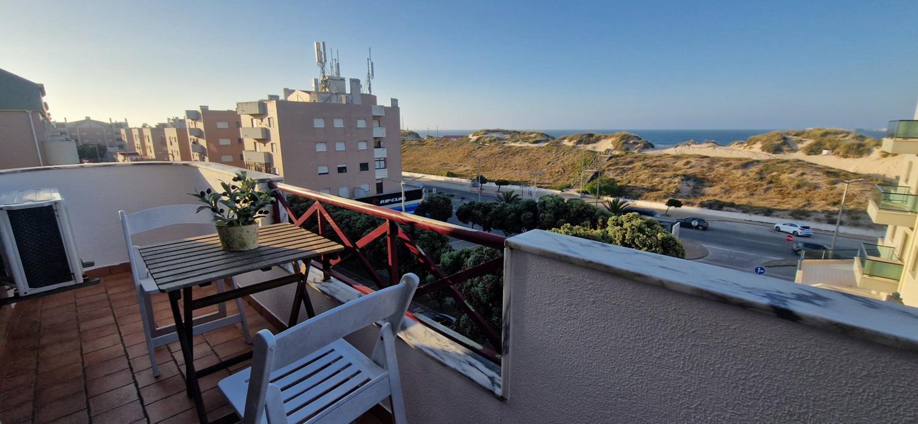 Baleal Holidays - Peniche Beach Front Apartment view 3