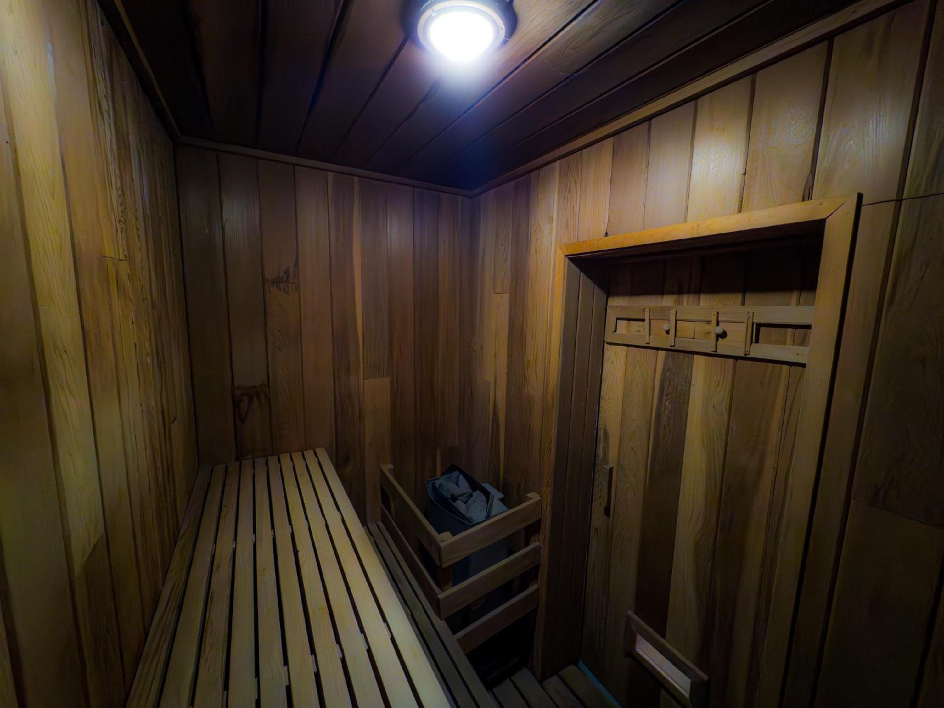 5 Bedroom Luxury Retreat with Hot Tub and Sauna