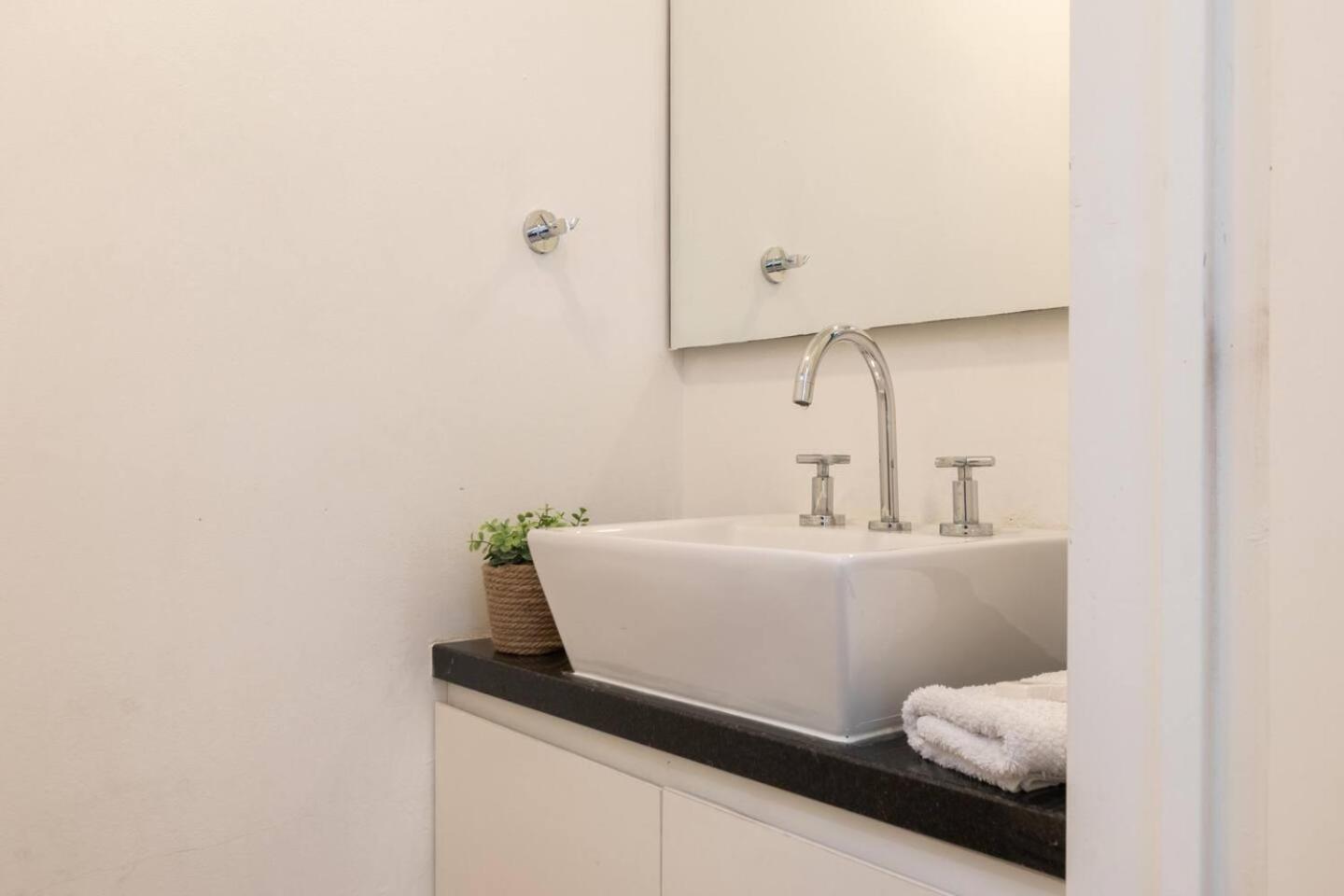 Fliphaus Loyola 1500 - Lux House Palermo Holly