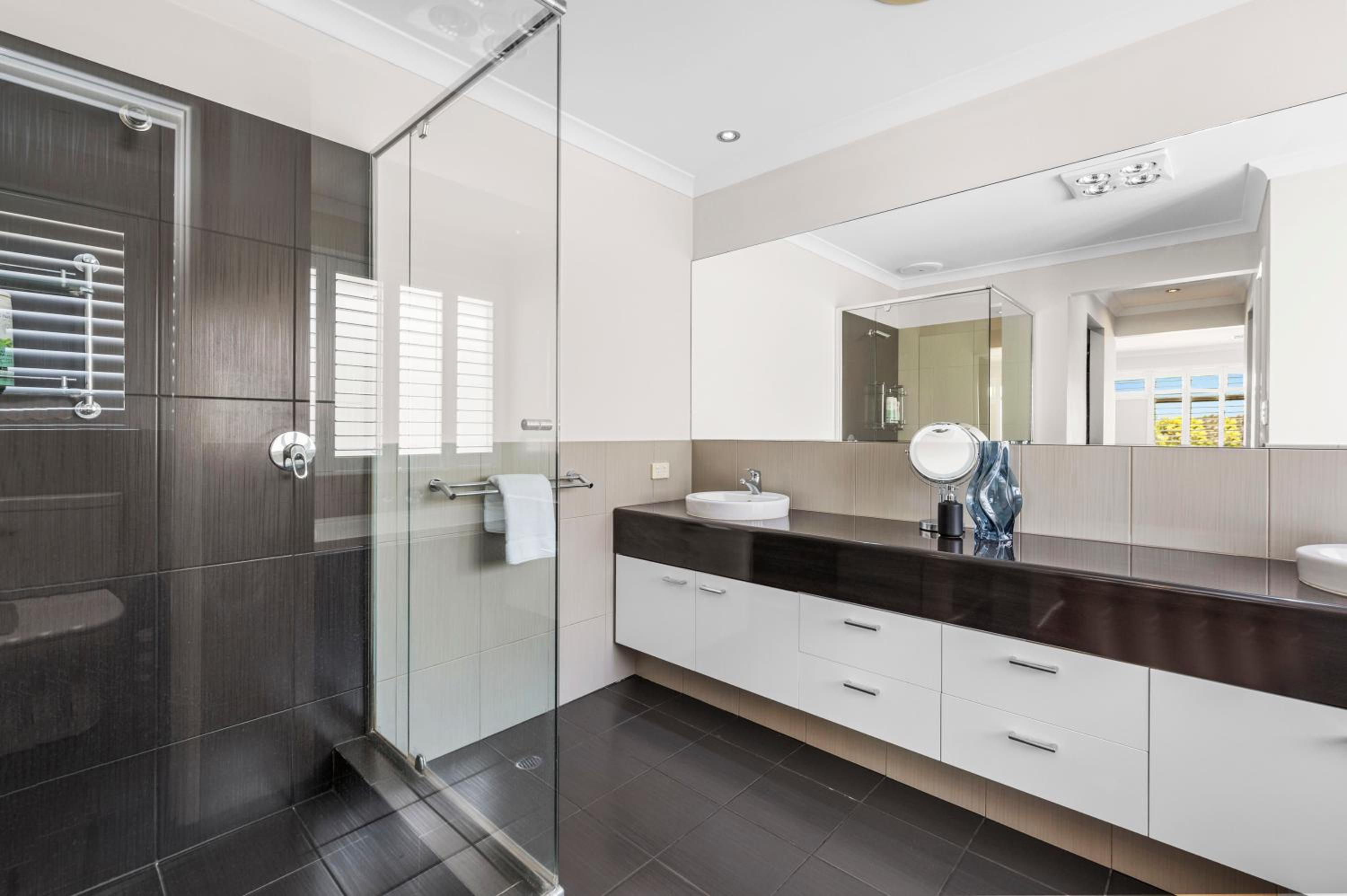 10 Majestic Maylands 4brwalk To River!