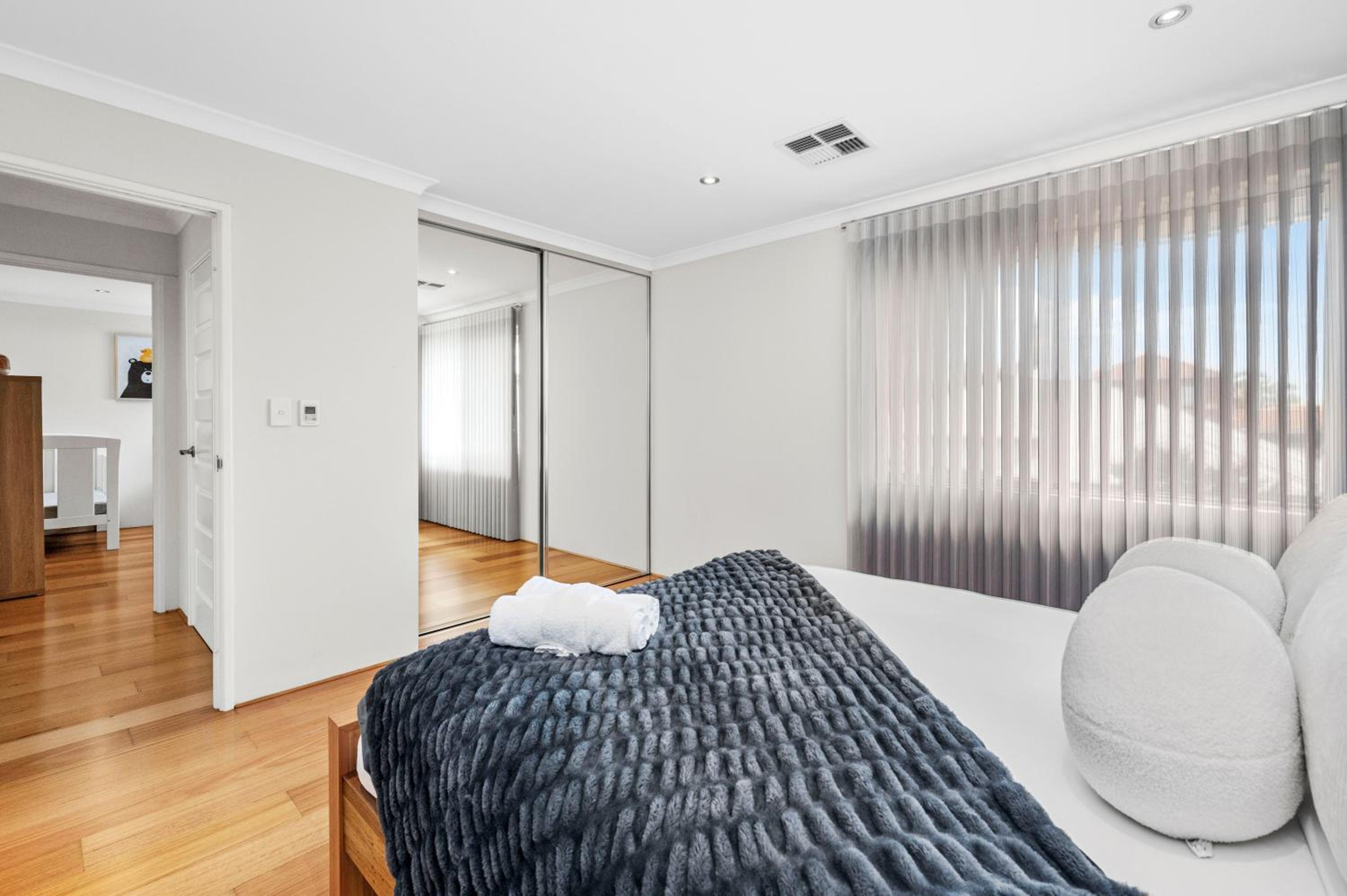 10 Majestic Maylands 4brwalk To River!