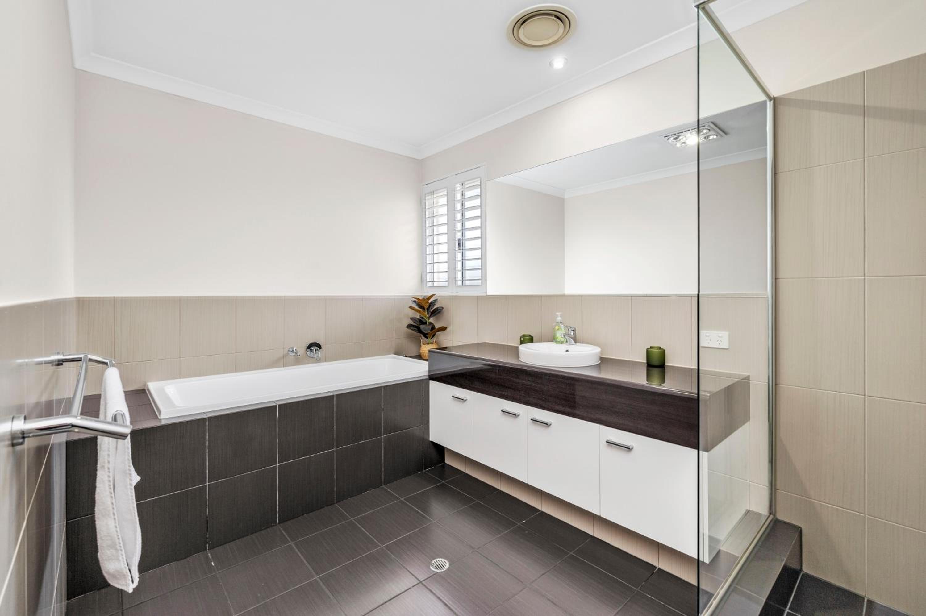 10 Majestic Maylands 4brwalk To River!