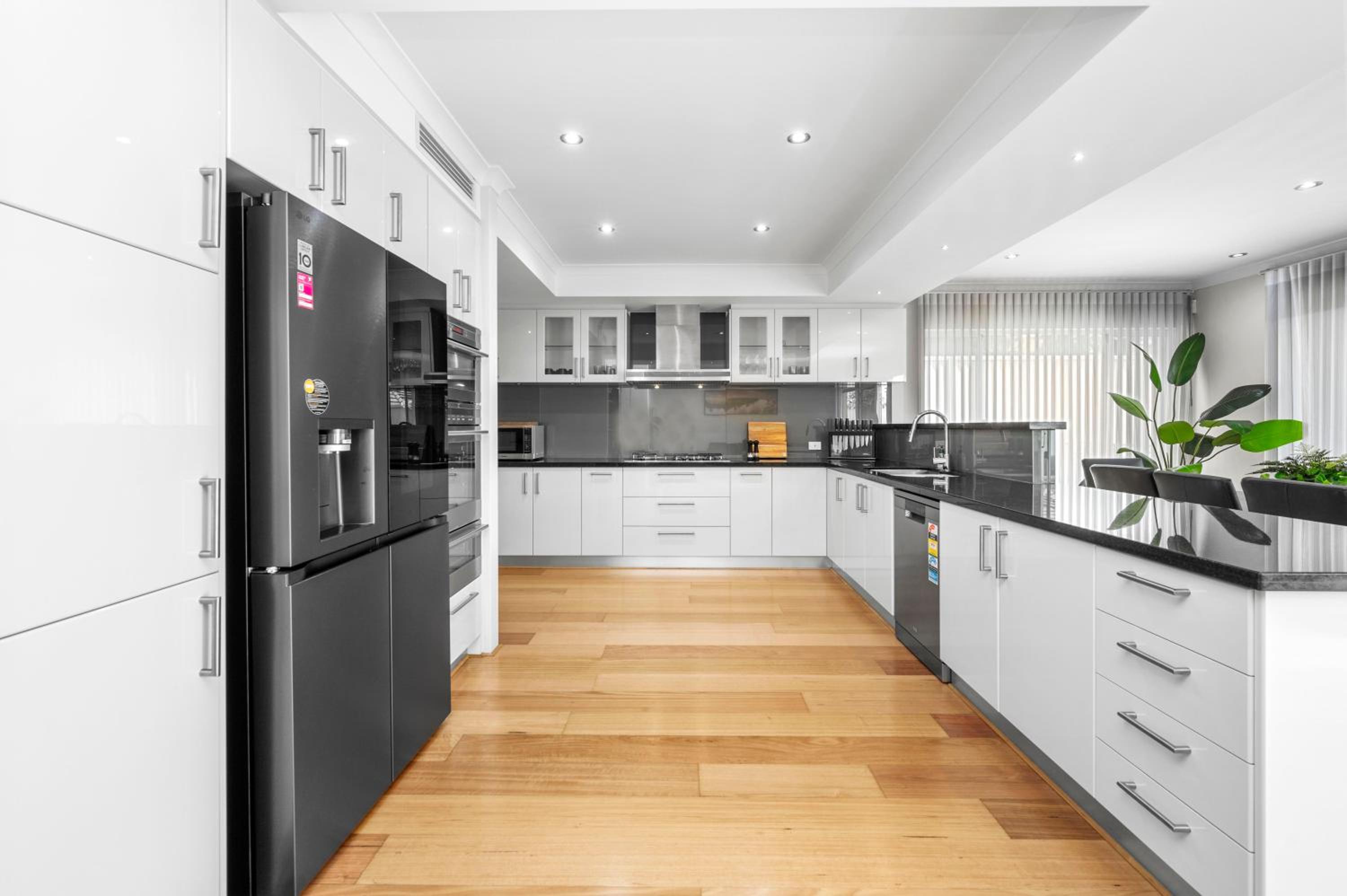 10 Majestic Maylands 4brwalk To River!