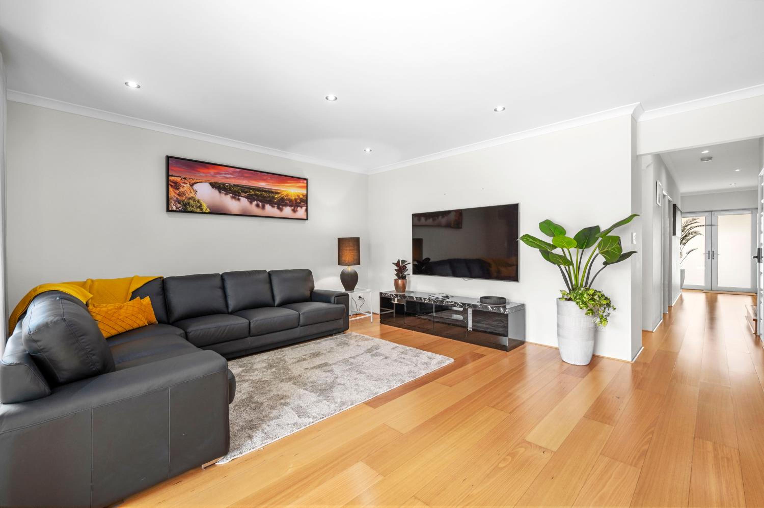 10 Majestic Maylands 4brwalk To River!
