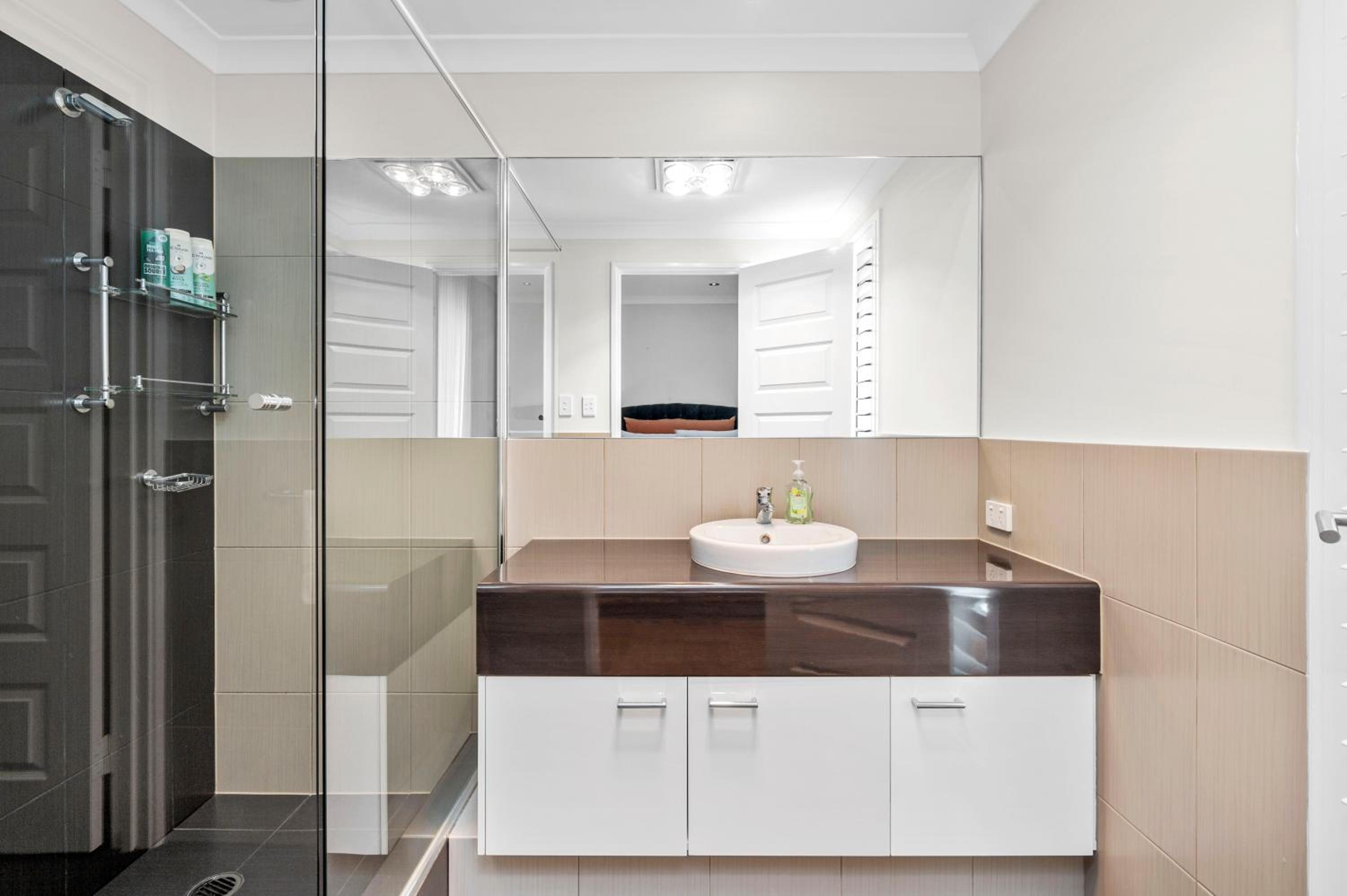 10 Majestic Maylands 4brwalk To River!