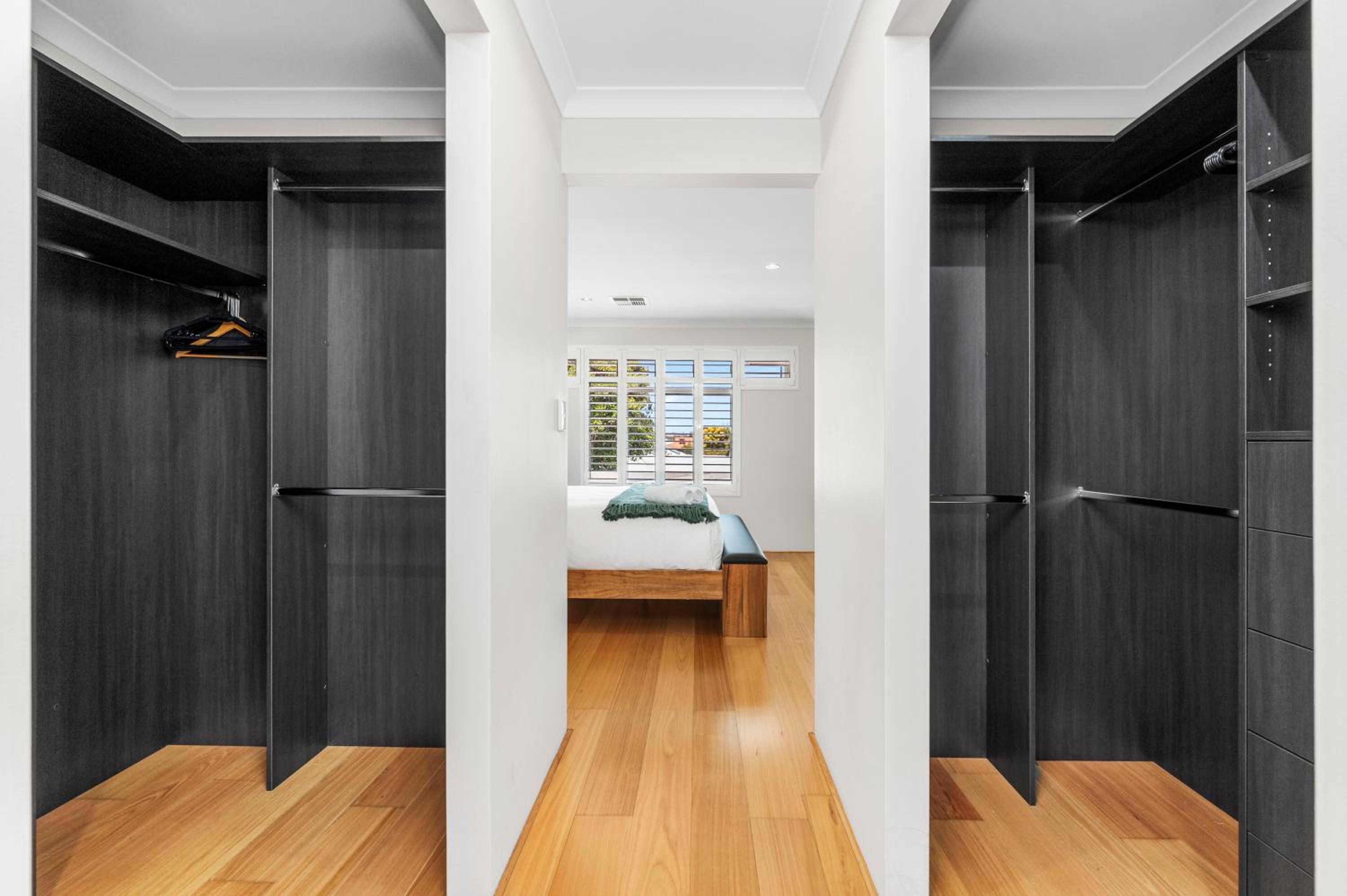 10 Majestic Maylands 4brwalk To River!