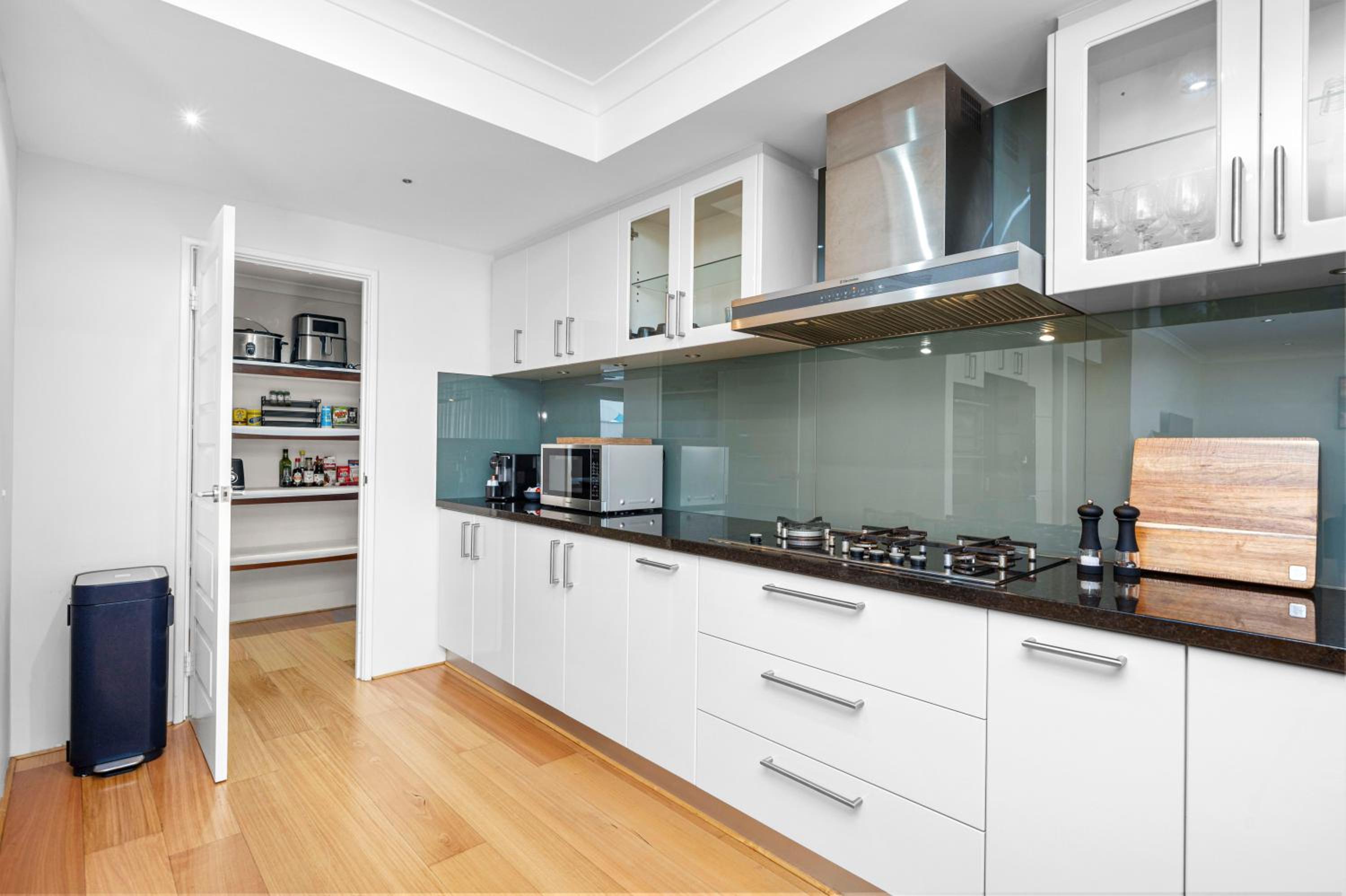 10 Majestic Maylands 4brwalk To River!