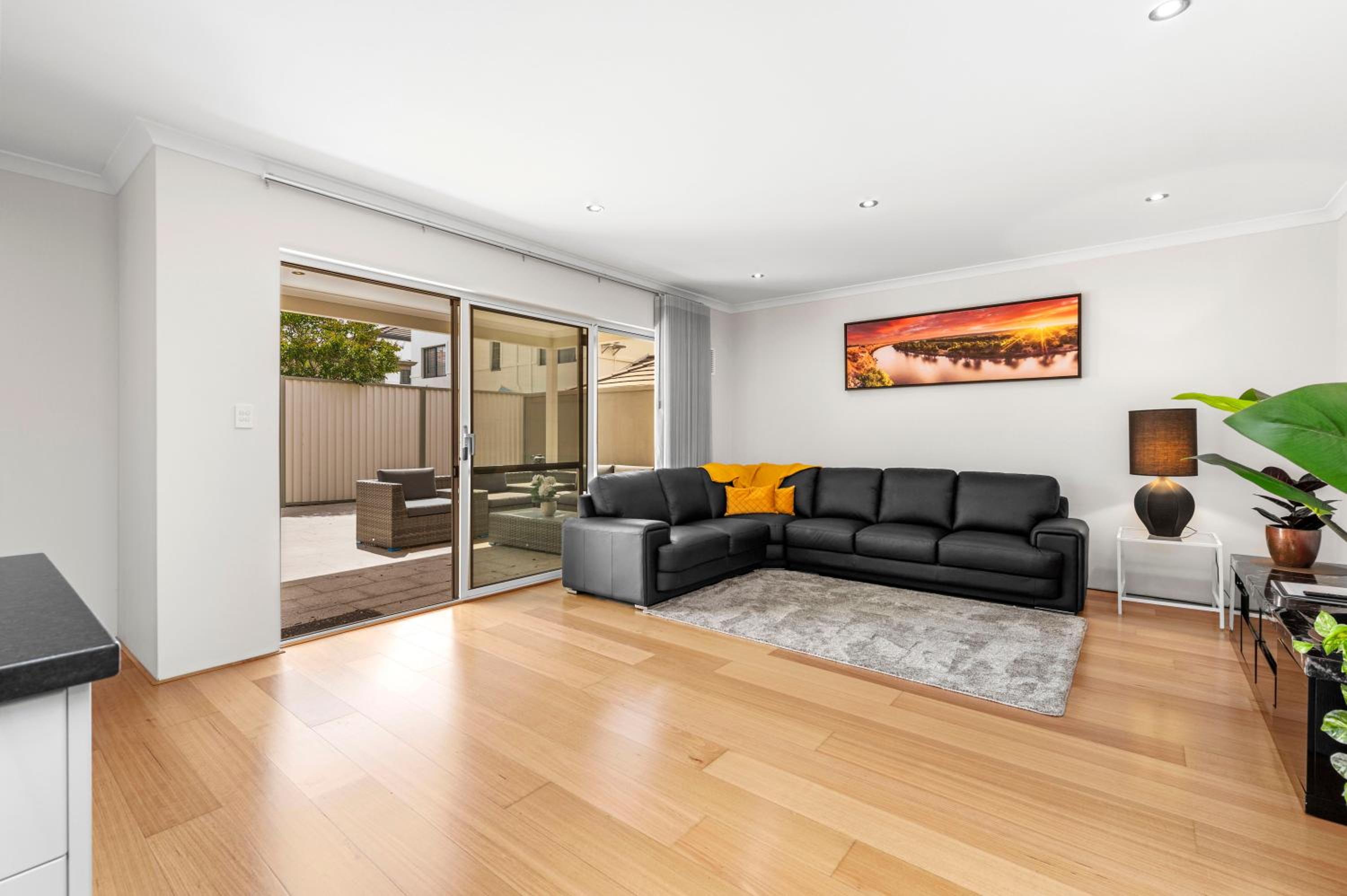 10 Majestic Maylands 4brwalk To River!