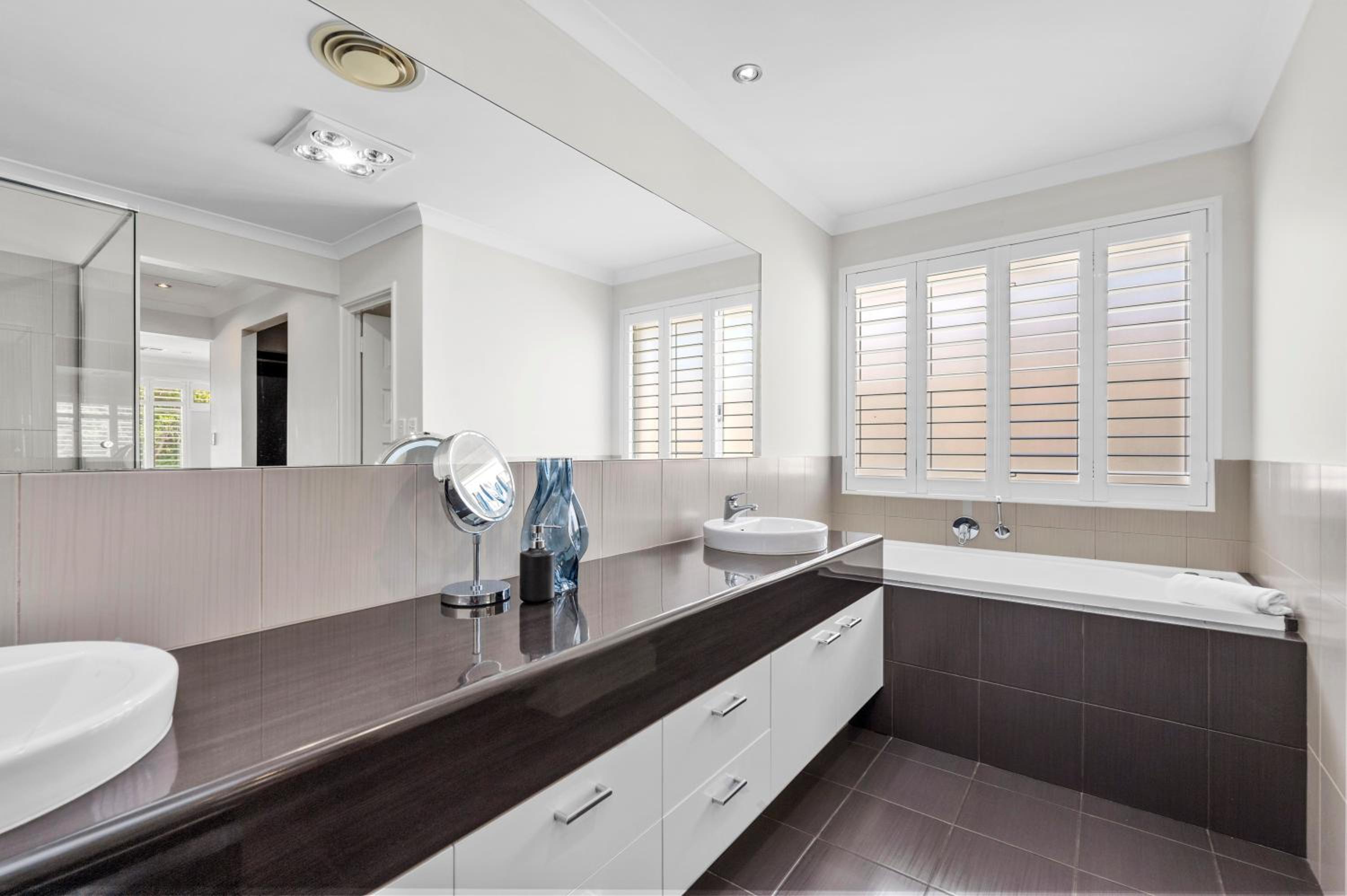 10 Majestic Maylands 4brwalk To River!