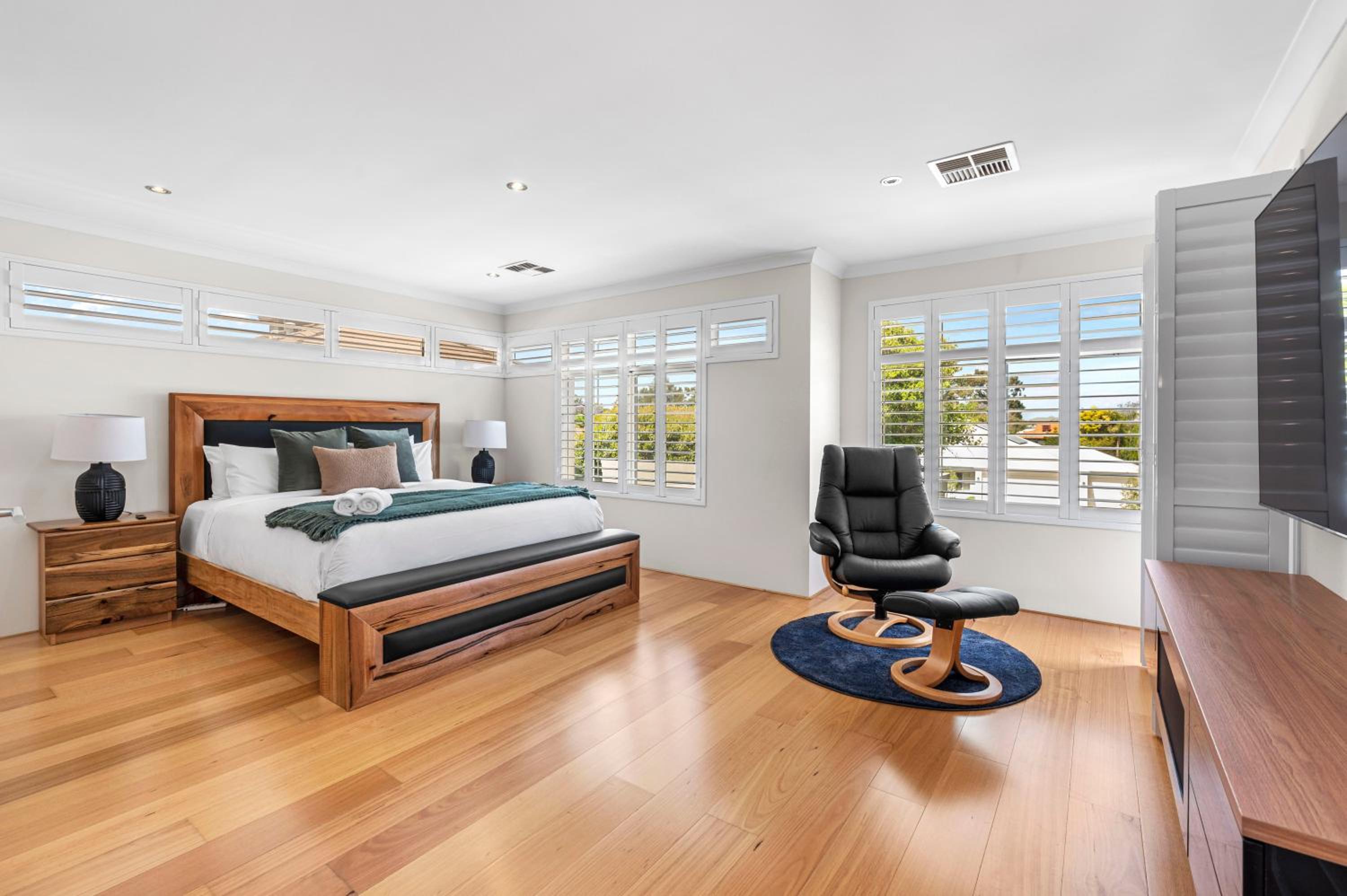 10 Majestic Maylands 4brwalk To River!