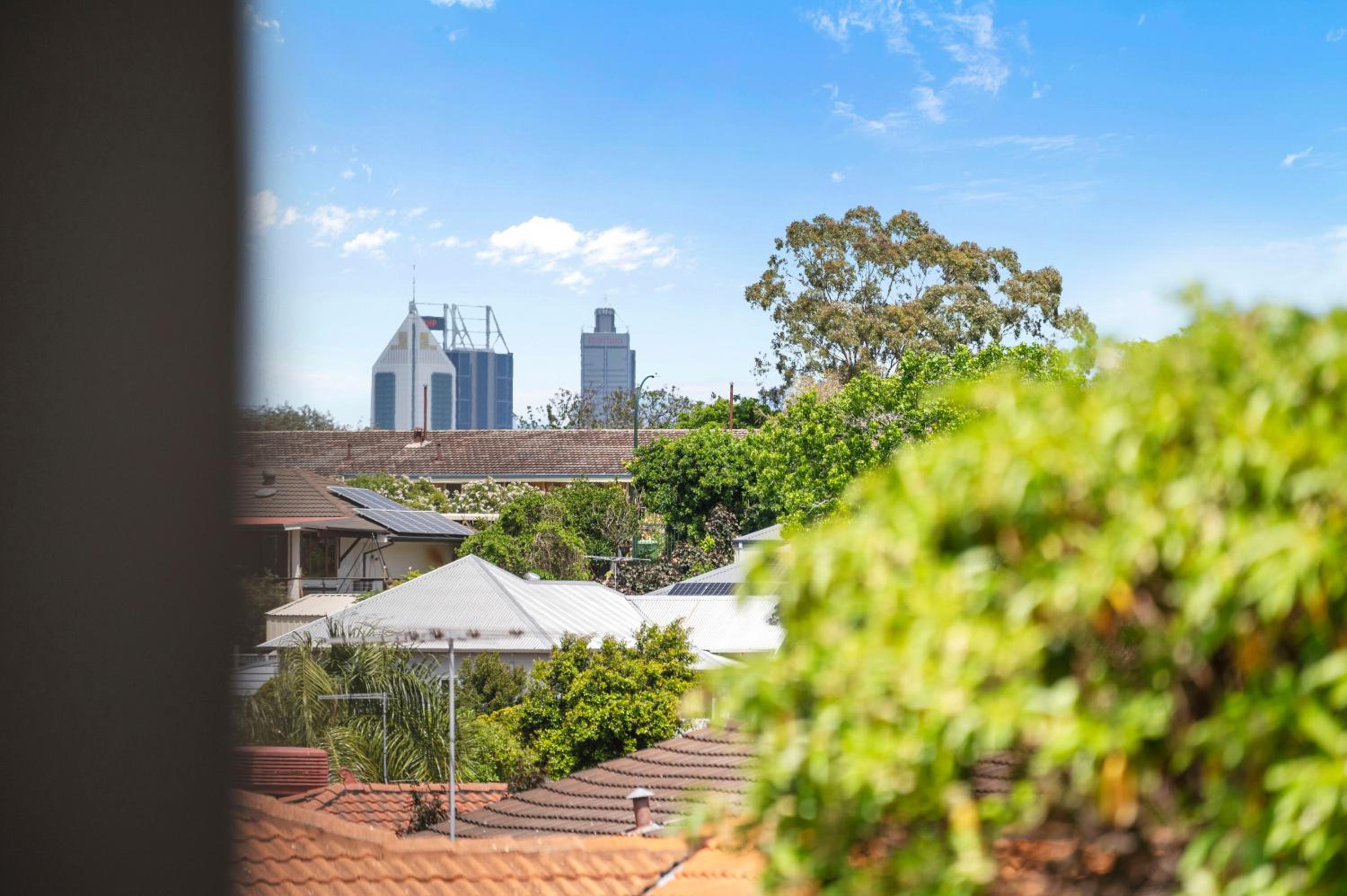 10 Majestic Maylands 4brwalk To River!