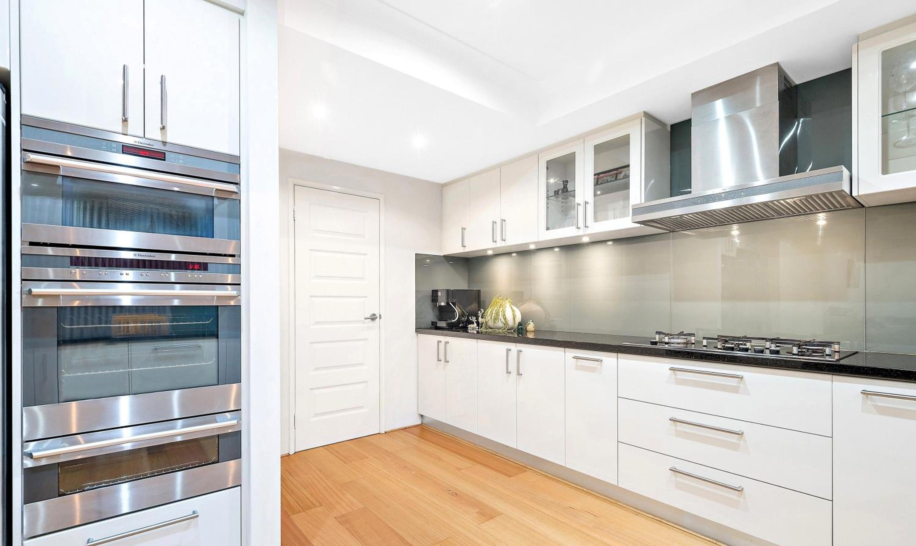 10 Majestic Maylands 4brwalk To River!