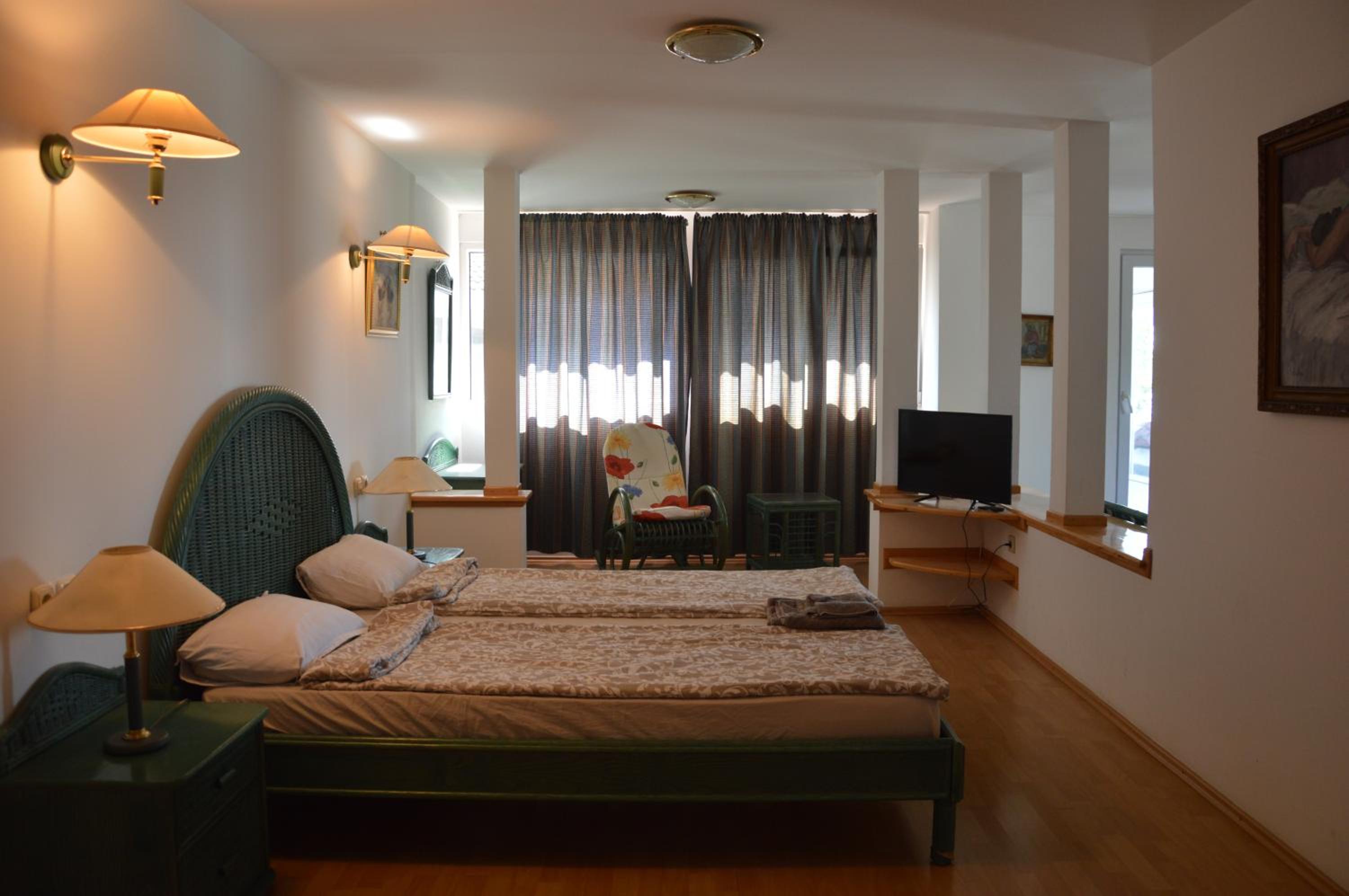 Photo 11