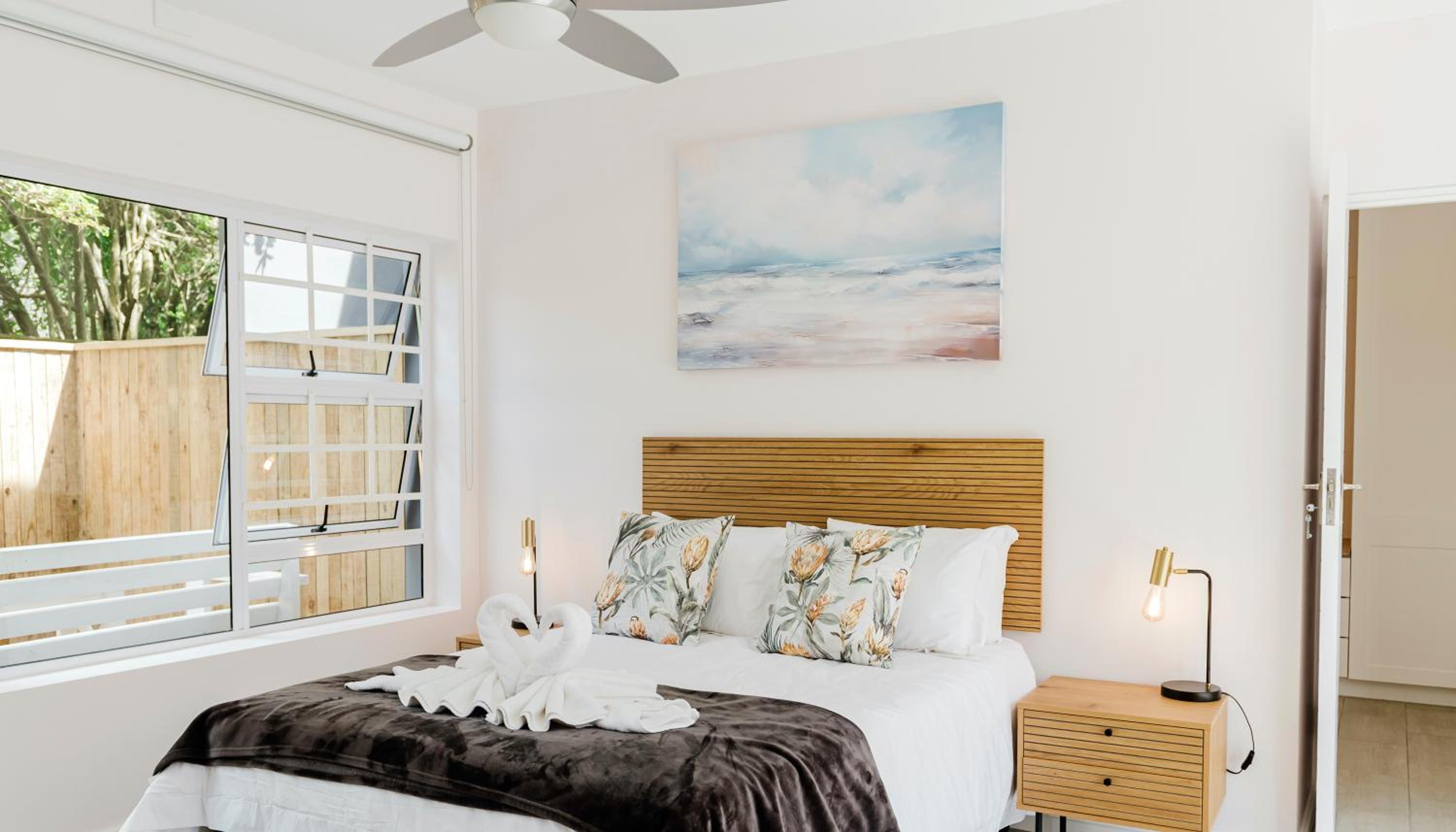 Sea La Vie, Amblewood Guesthouse