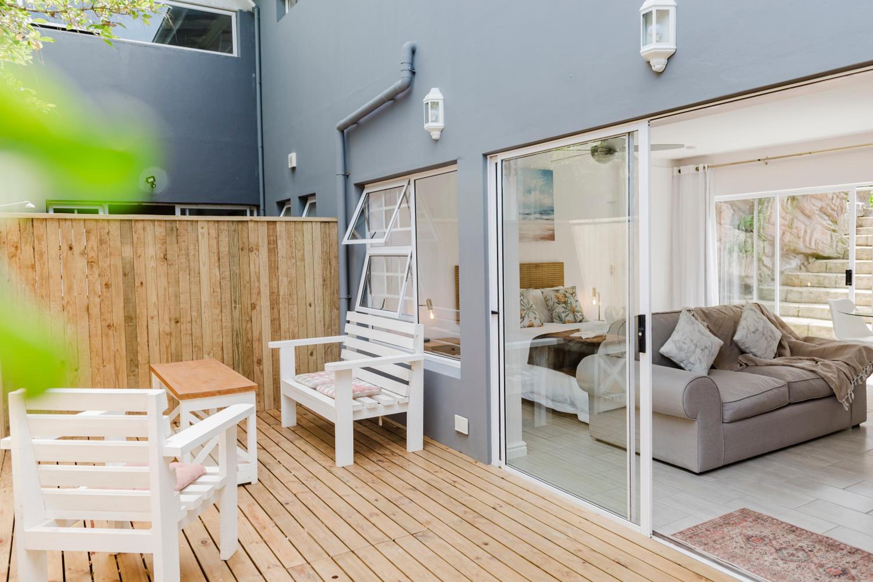Sea La Vie, Amblewood Guesthouse