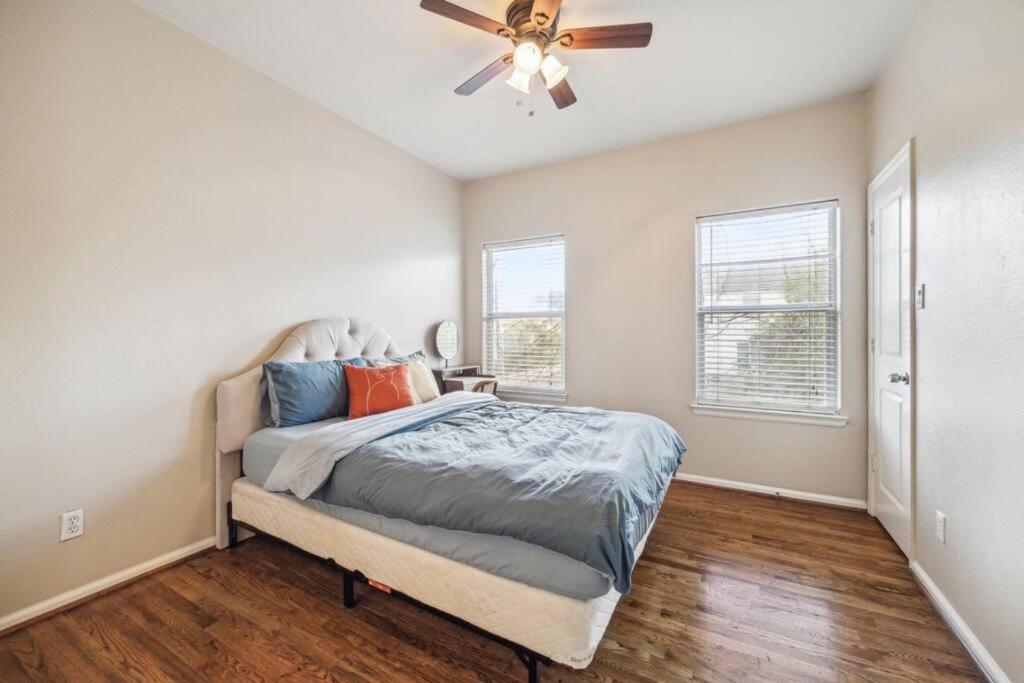 3BR 3Ba Home l Spacious l Walkable l Washington Ave view 2