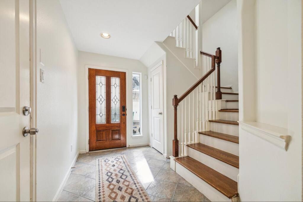 3BR 3Ba Home l Spacious l Walkable l Washington Ave view 3
