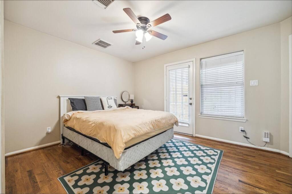 3BR 3Ba Home l Spacious l Walkable l Washington Ave view 5