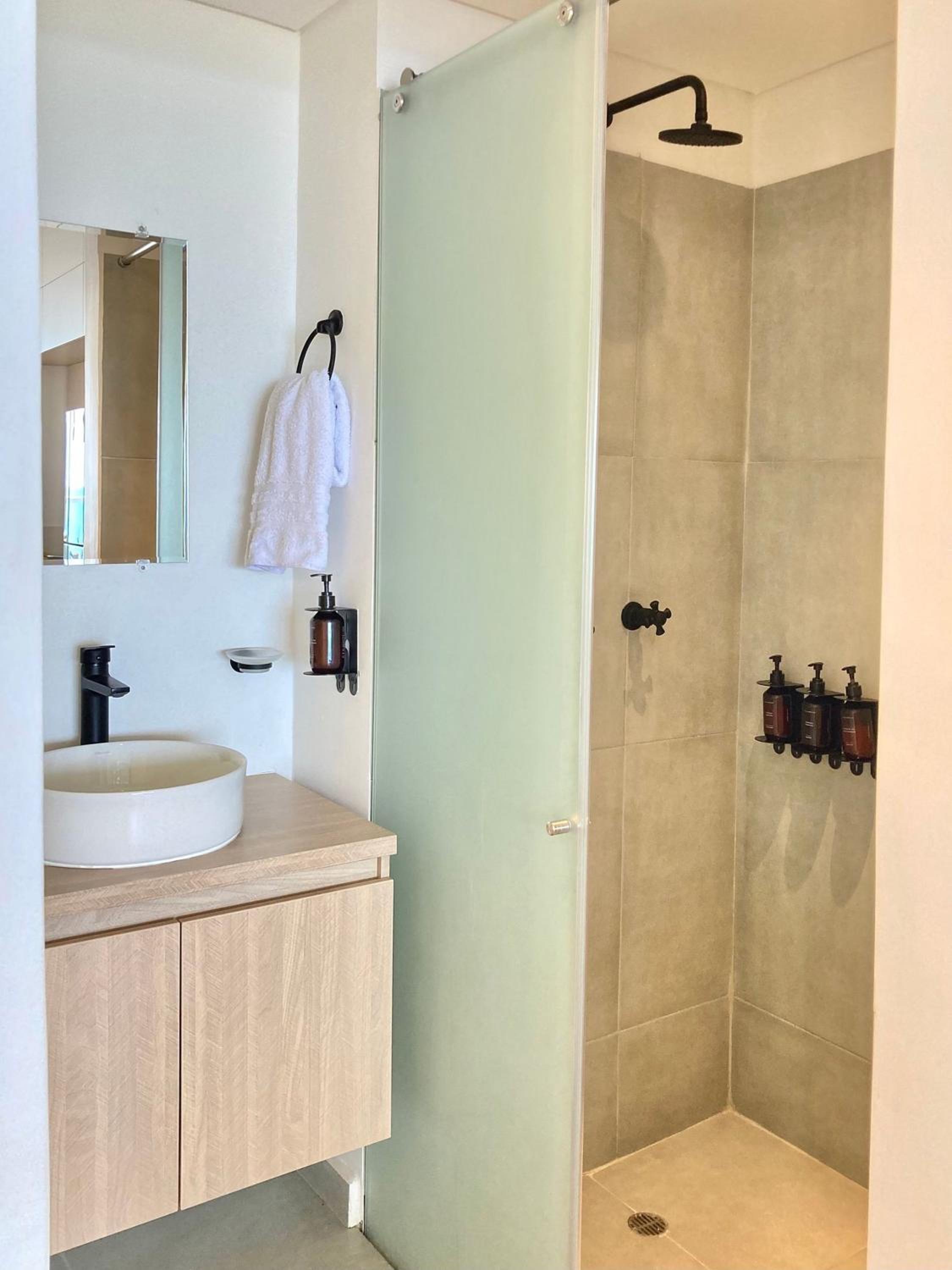 Suite moderna con vista al mar y parque CB 814