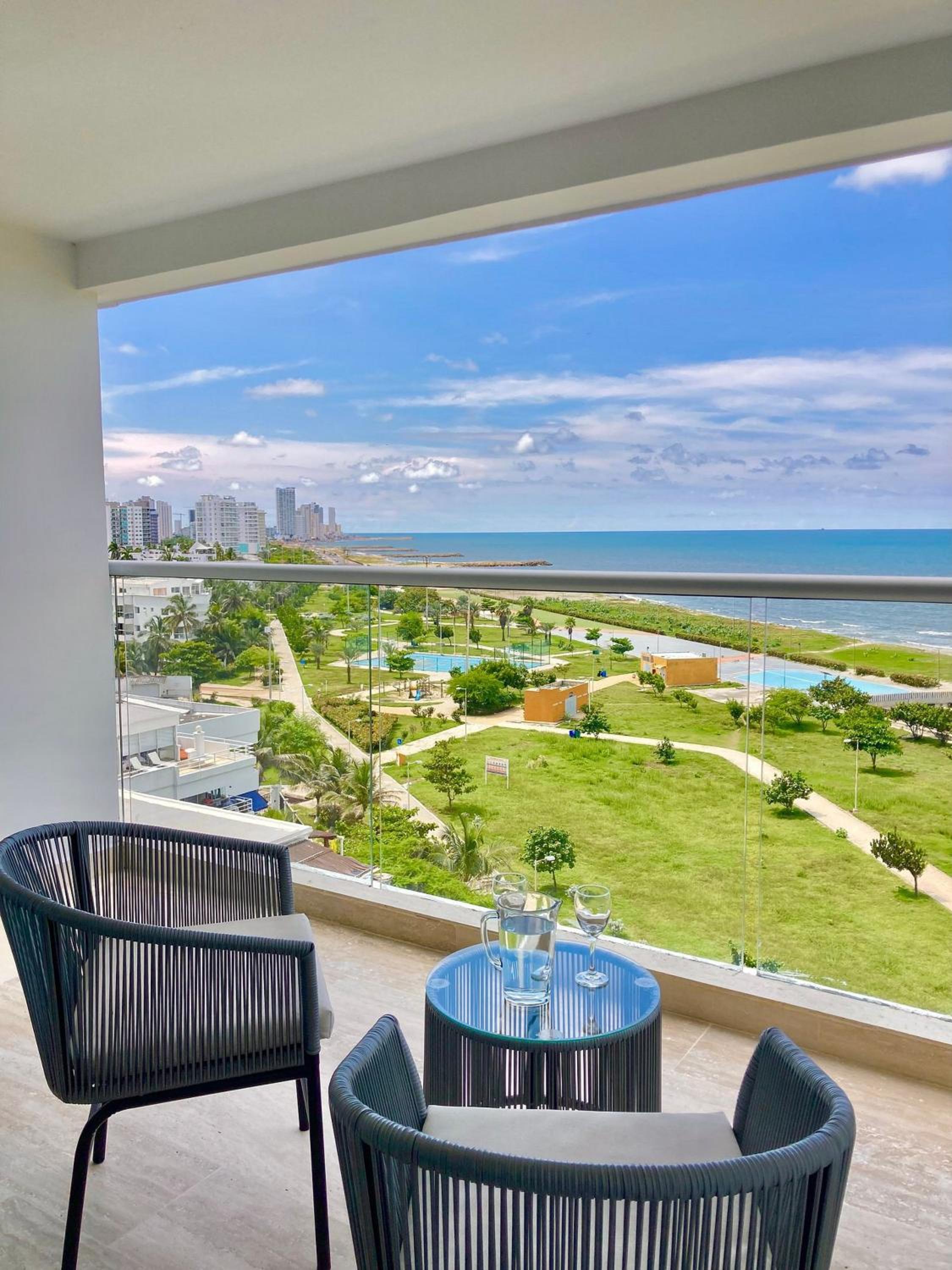 Suite moderna con vista al mar y parque CB 814
