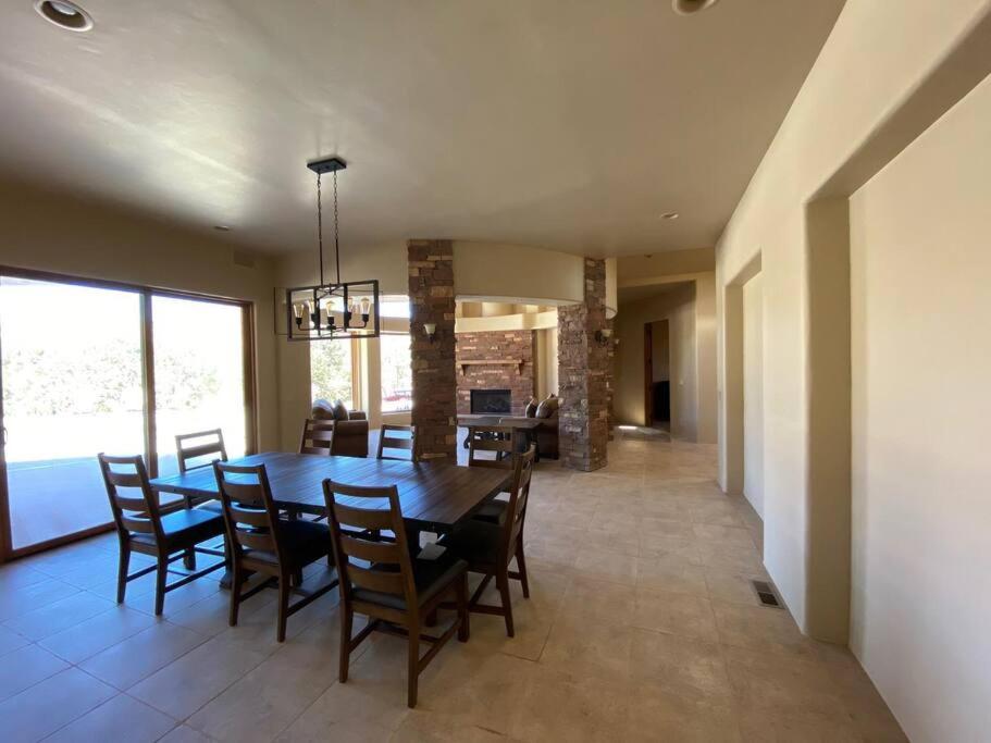 Spectacular Home With Private Pool And Spa And Million Dollar Views