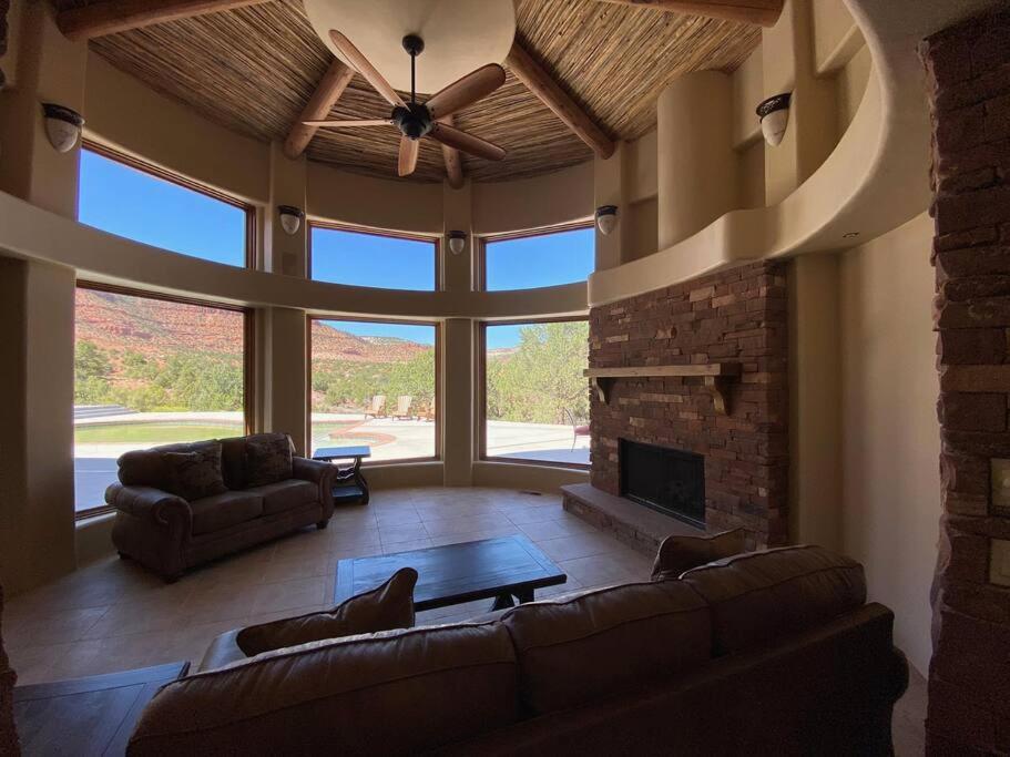 Spectacular Home With Private Pool And Spa And Million Dollar Views