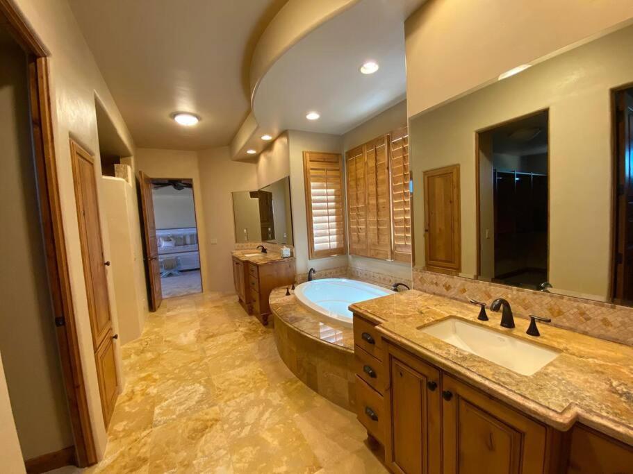 Spectacular Home With Private Pool And Spa And Million Dollar Views