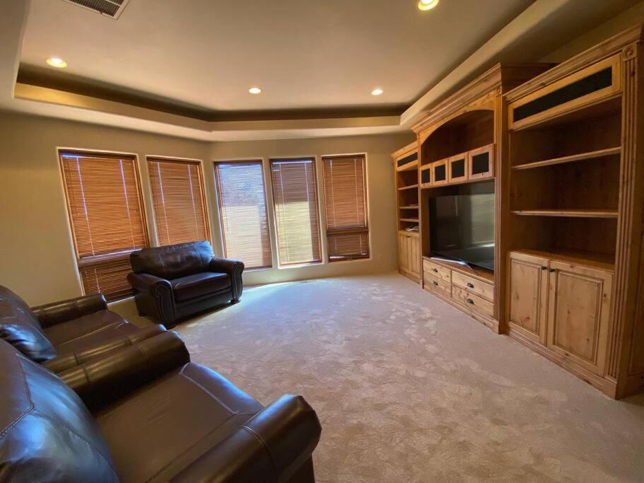 Spectacular Home With Private Pool And Spa And Million Dollar Views