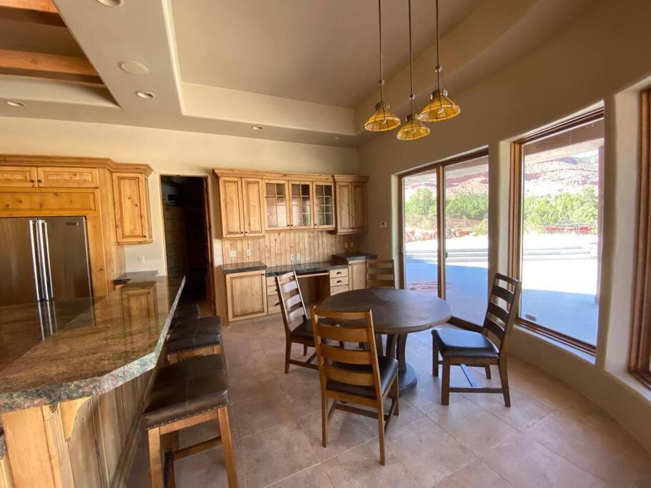 Spectacular Home With Private Pool And Spa And Million Dollar Views
