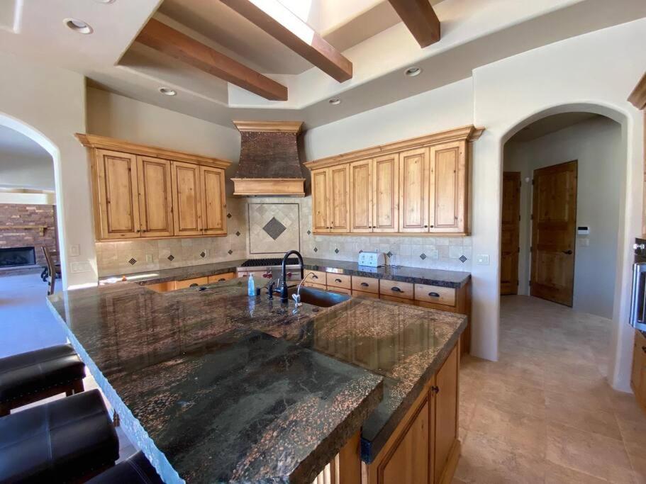 Spectacular Home With Private Pool And Spa And Million Dollar Views
