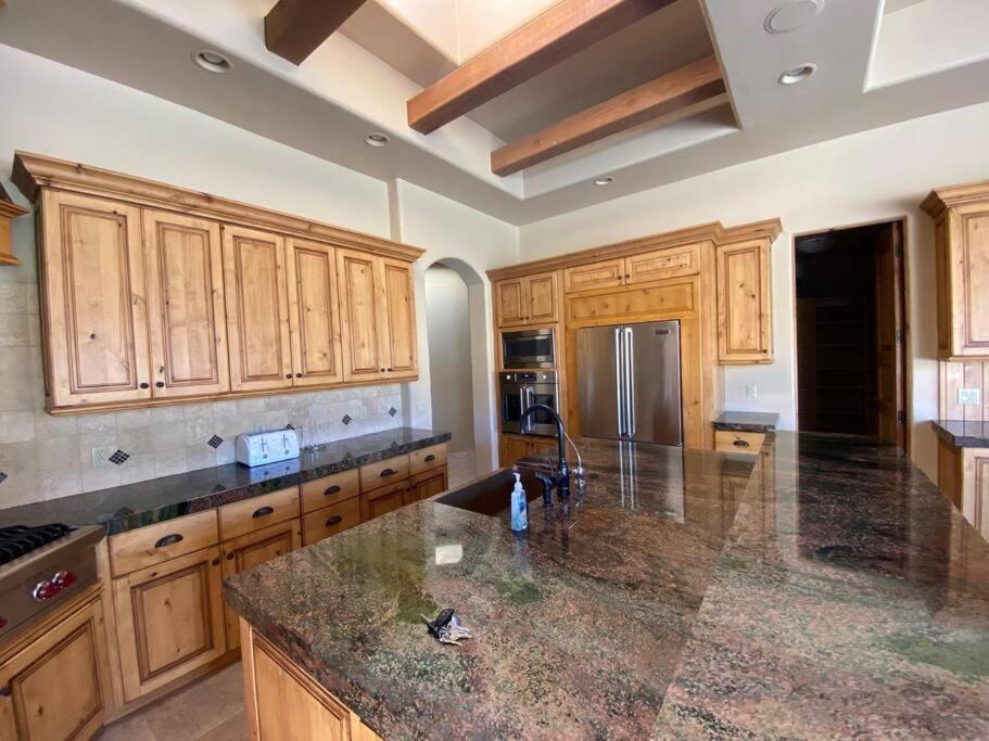 Spectacular Home With Private Pool And Spa And Million Dollar Views