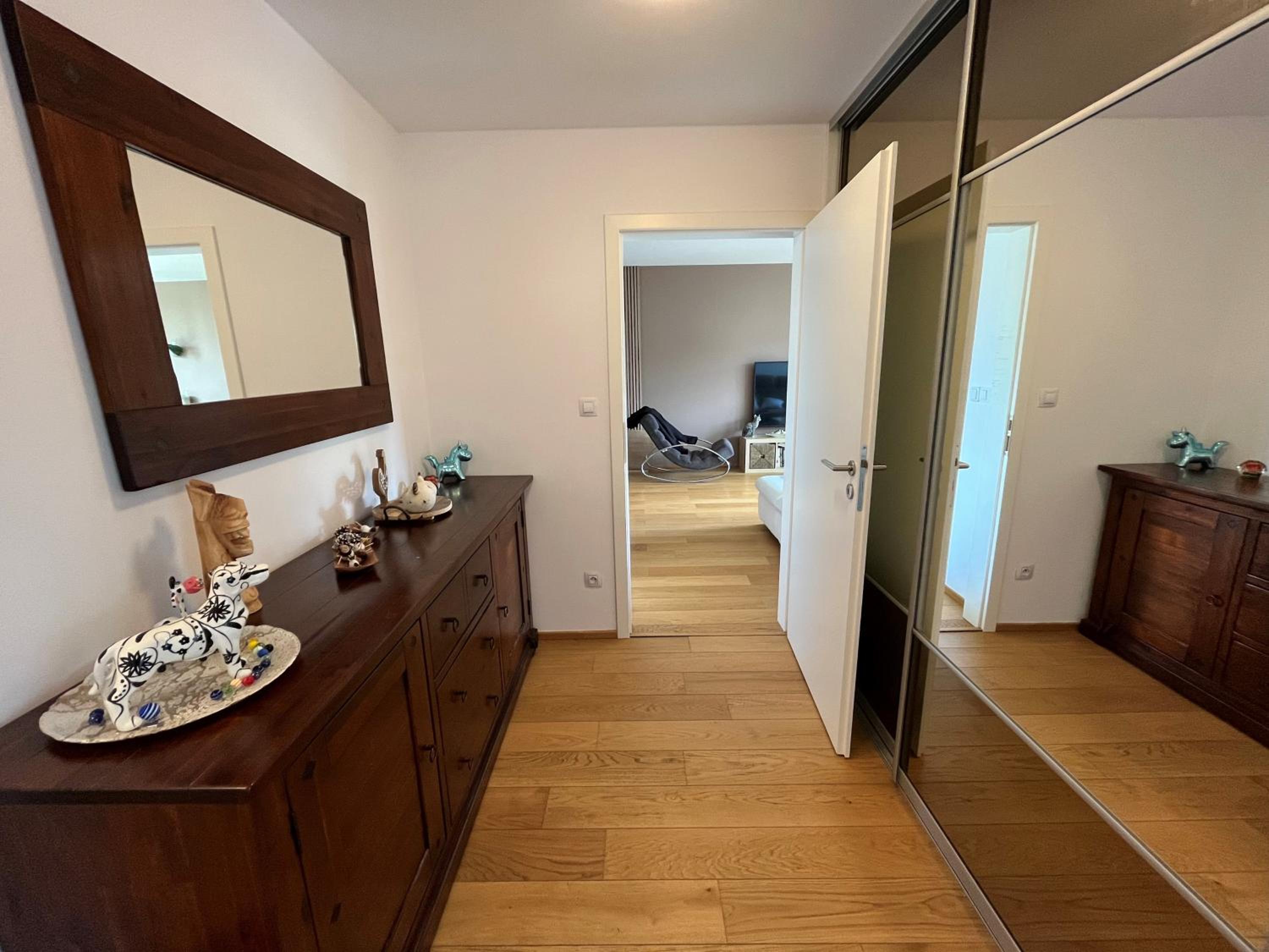 Apartment in historical center with park view