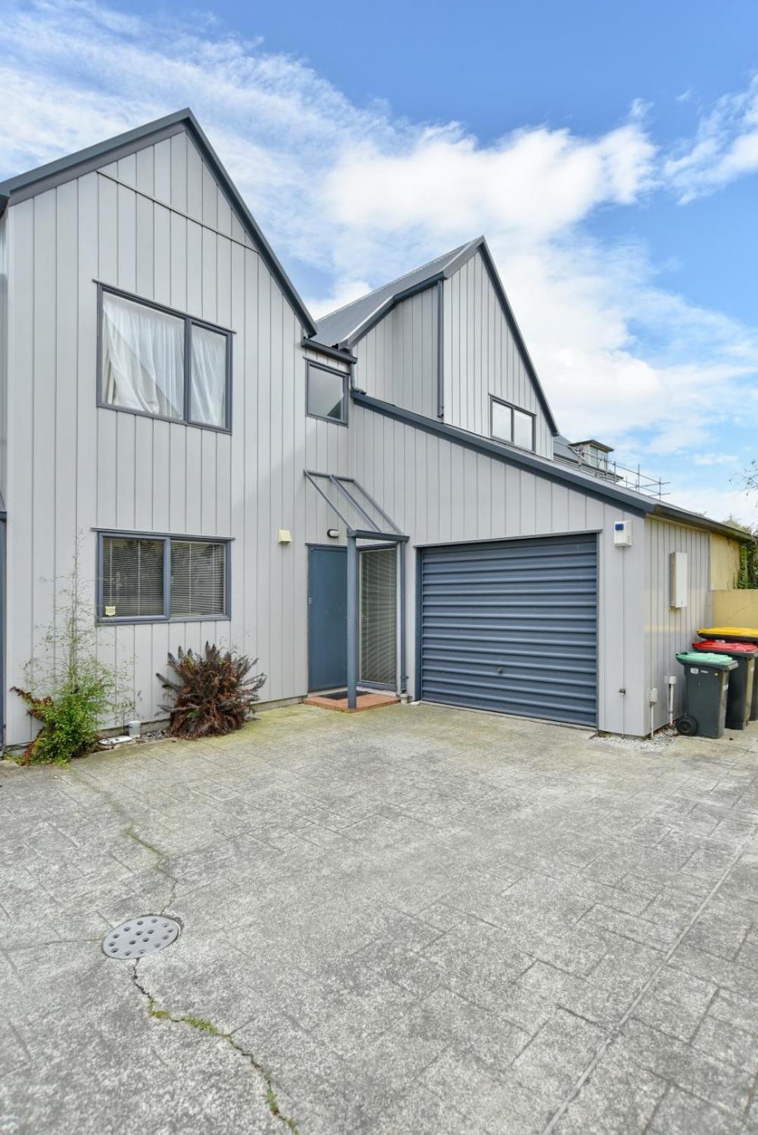 Ely Street - Christchurch Holiday Homes