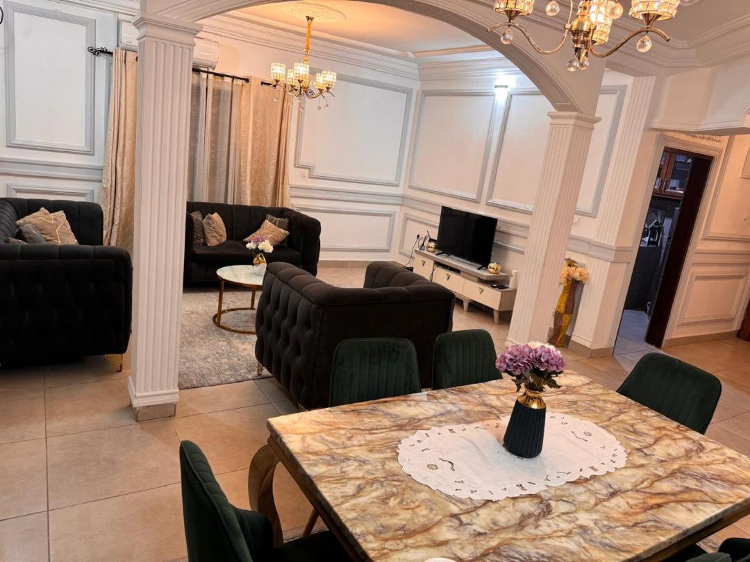 Appartement 2 et 1 chambres salon balcon canal sat wifi Netflix parking gardien 24 sur 24