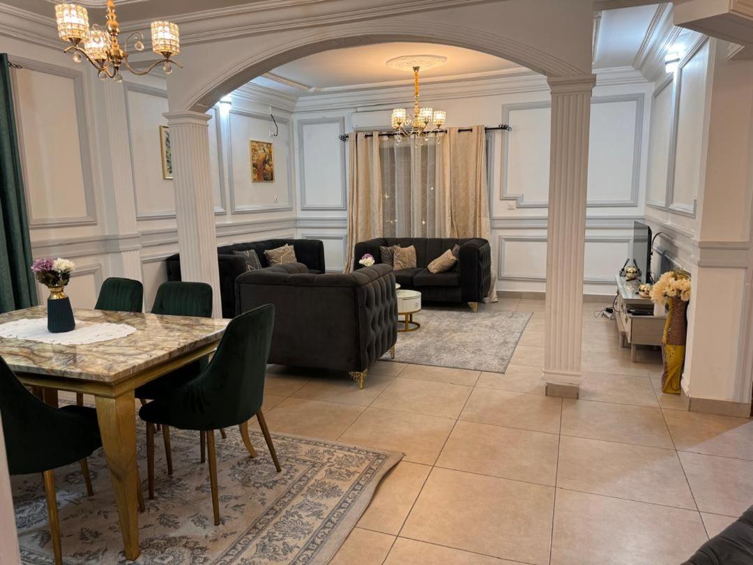 Appartement 2 et 1 chambres salon balcon canal sat wifi Netflix parking gardien 24 sur 24