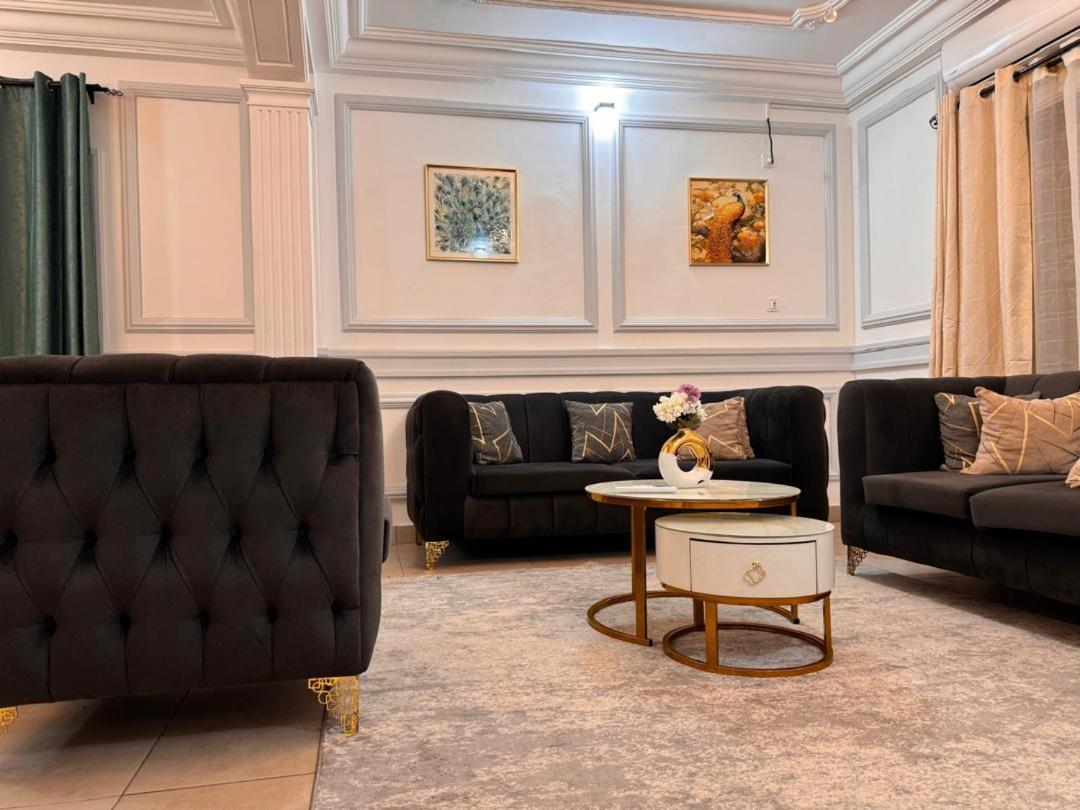 Appartement 2 et 1 chambres salon balcon canal sat wifi Netflix parking gardien 24 sur 24