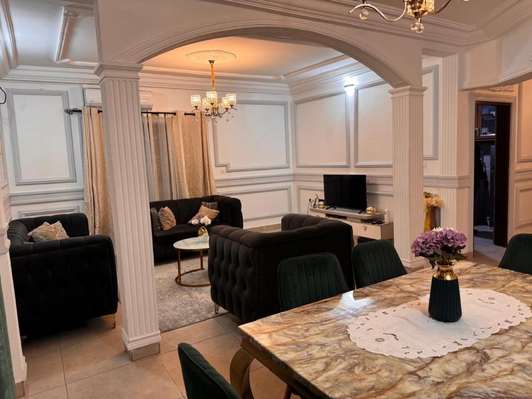 Appartement 2 et 1 chambres salon balcon canal sat wifi Netflix parking gardien 24 sur 24