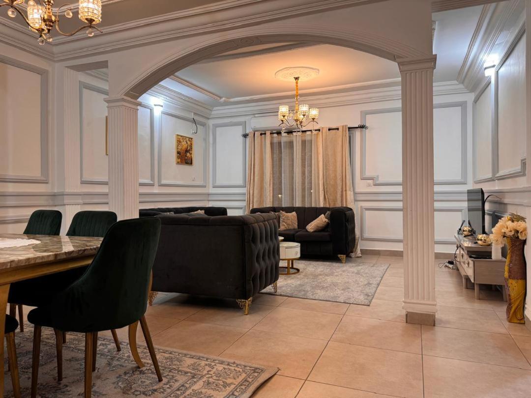 Appartement 2 et 1 chambres salon balcon canal sat wifi Netflix parking gardien 24 sur 24