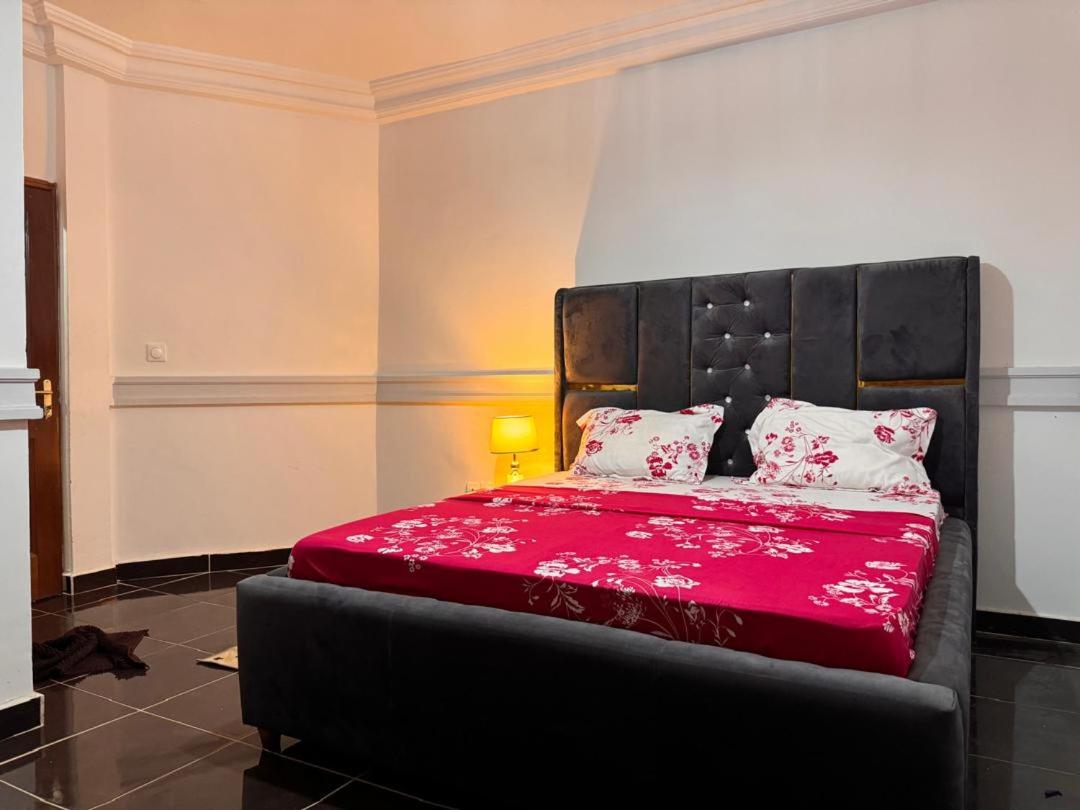 Appartement 2 et 1 chambres salon balcon canal sat wifi Netflix parking gardien 24 sur 24